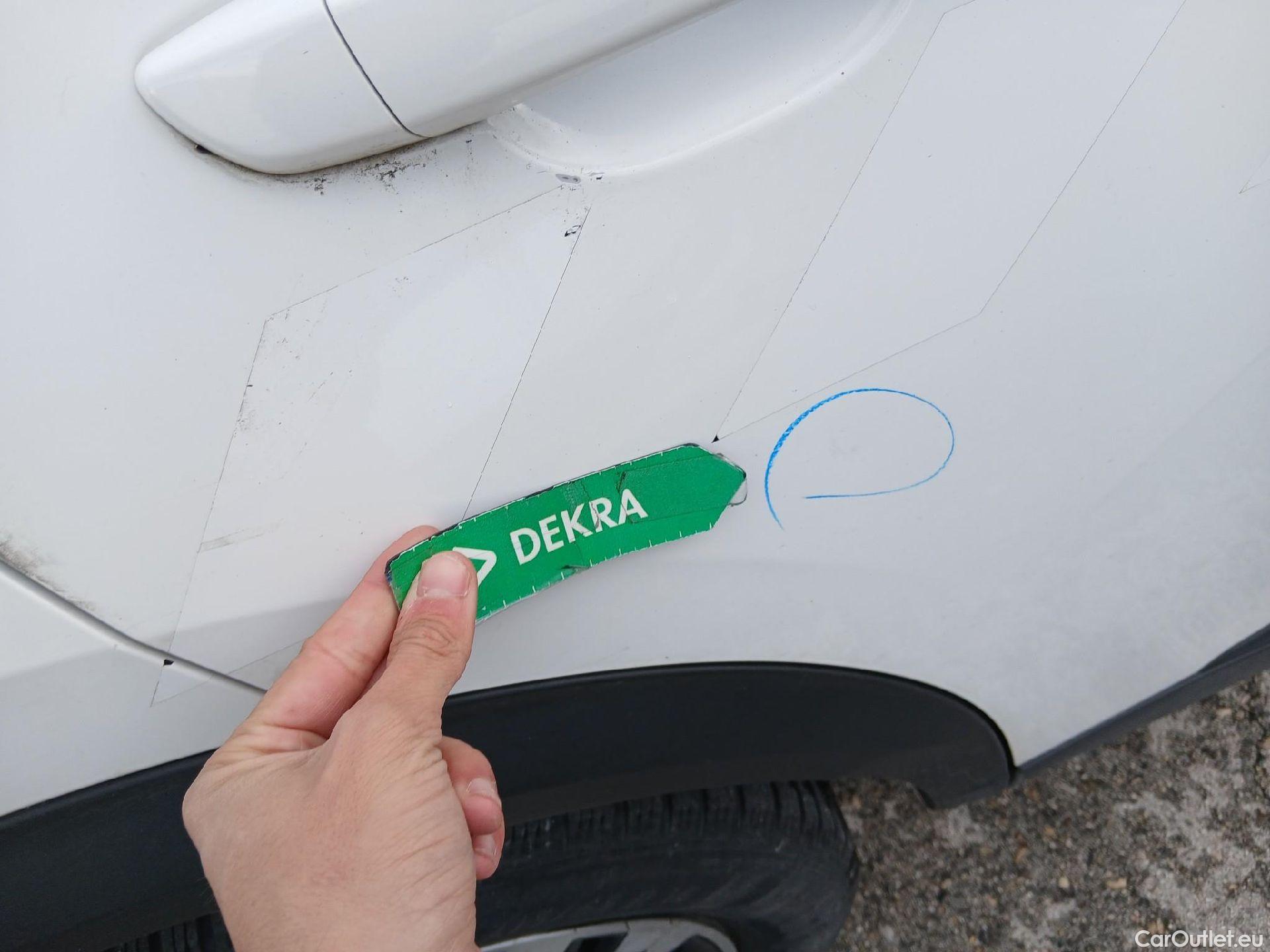  Peugeot  2008 PEUGEOT  / 2019 / 5P / todoterreno Active BlueHDI 81kW (110CV) #37