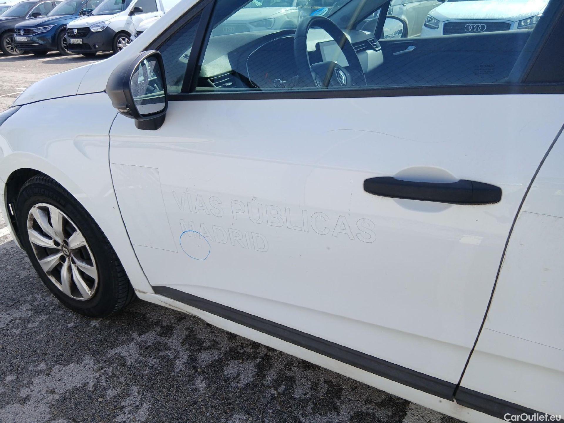  Renault  Clio RENAULT  / 2019 / 5P / berlina con portón Business TCe 74 kW (100CV) GLP #15