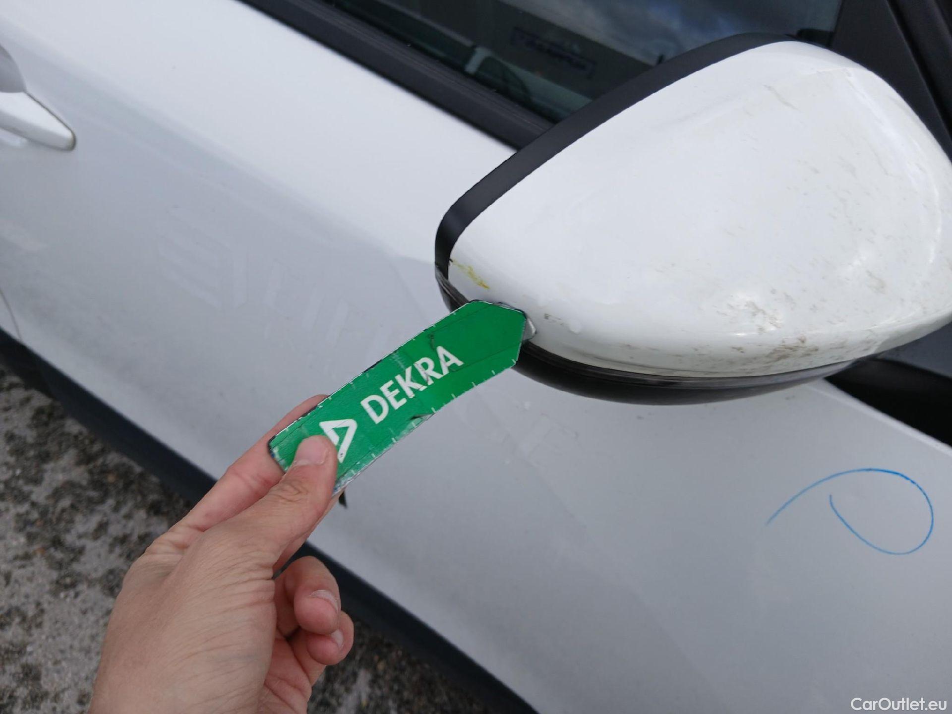  Peugeot  2008 PEUGEOT  / 2019 / 5P / todoterreno Active BlueHDI 81kW (110CV) #44