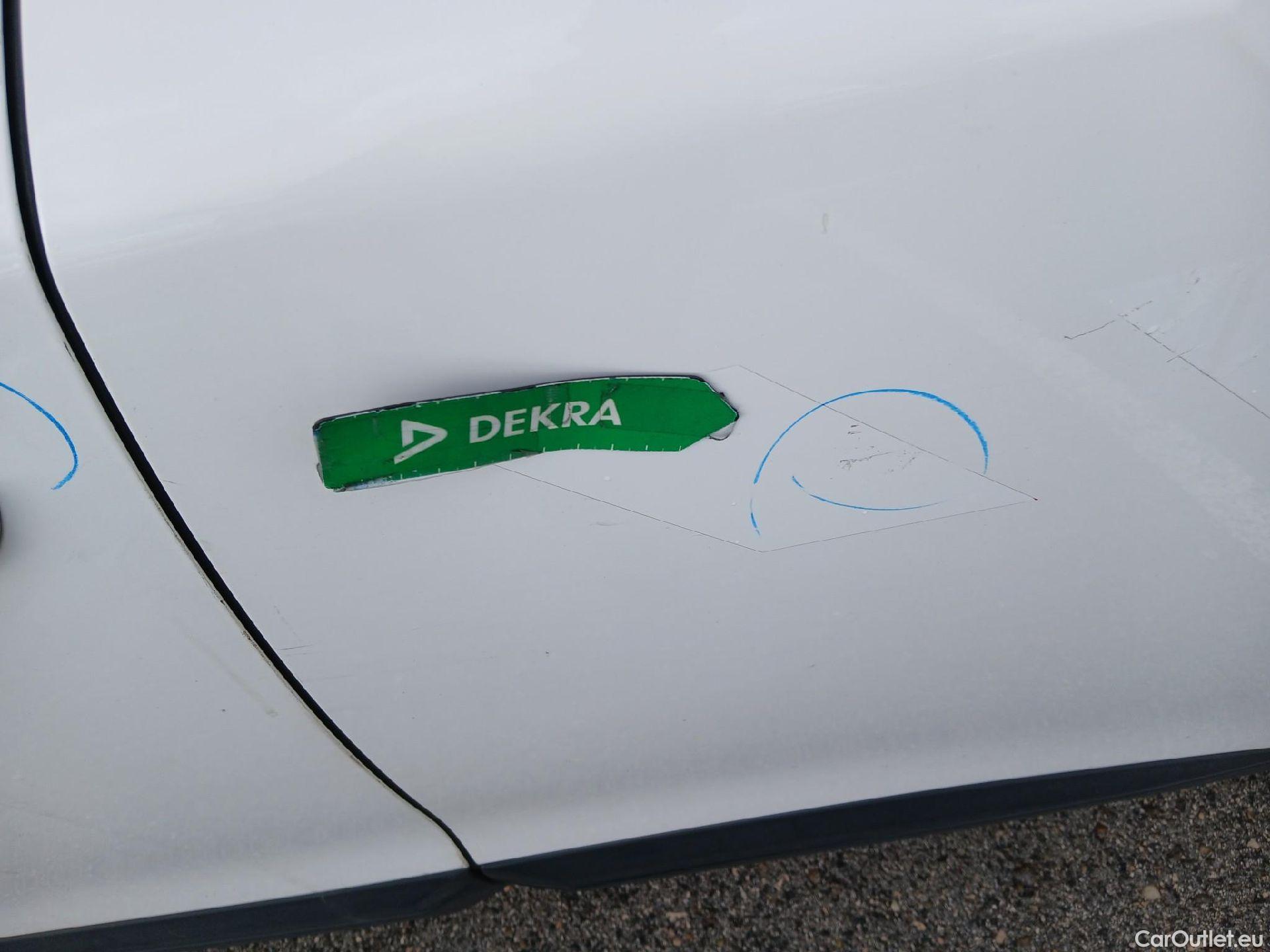  Peugeot  2008 PEUGEOT  / 2019 / 5P / todoterreno Active BlueHDI 81kW (110CV) #20