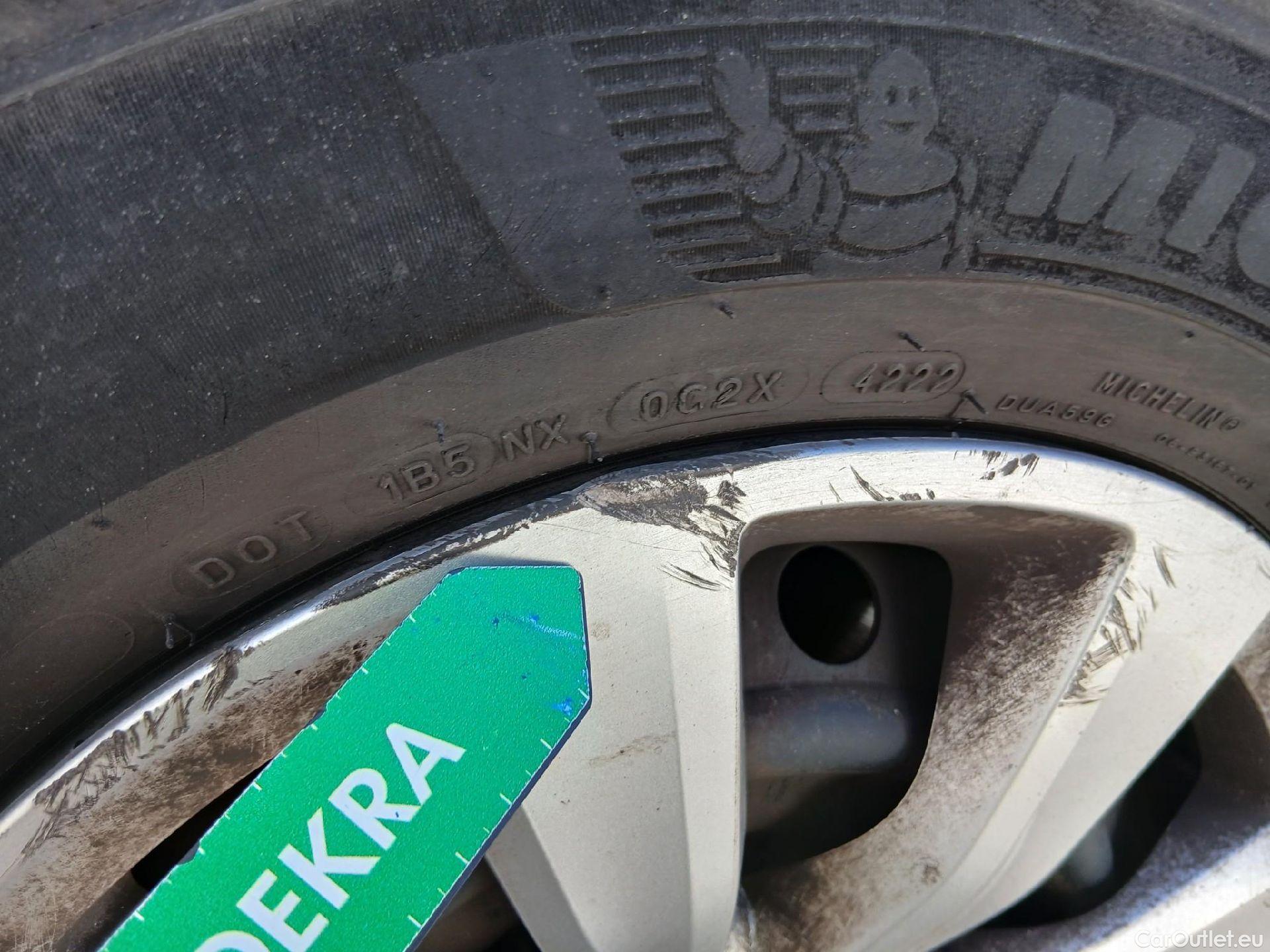  Renault  Clio RENAULT  / 2019 / 5P / berlina con portón Business TCe 74 kW (100CV) GLP #11