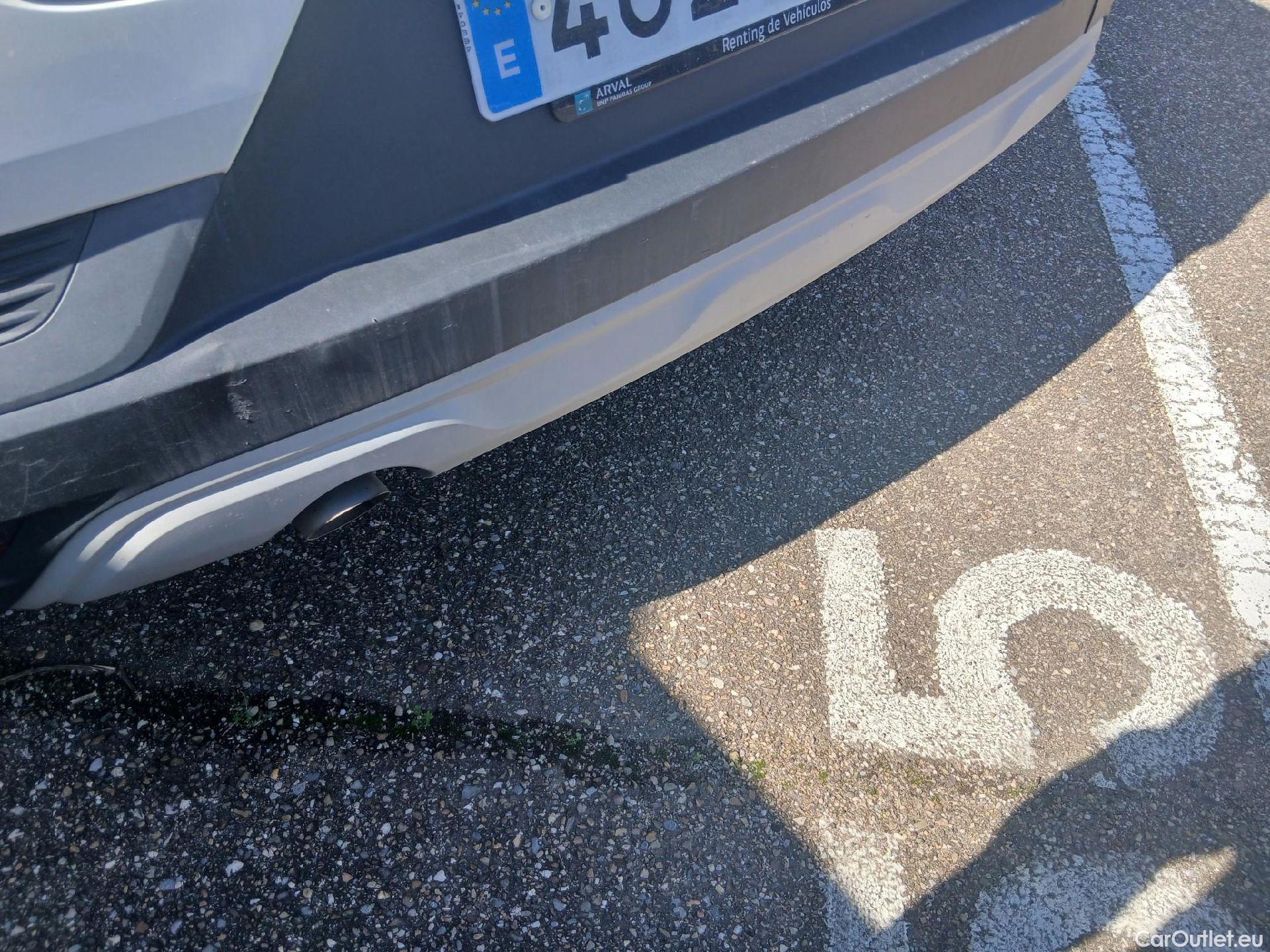  Renault  Captur RENAULT  / 2019 / 5P / todoterreno Intens TCe 90 (AC) #24