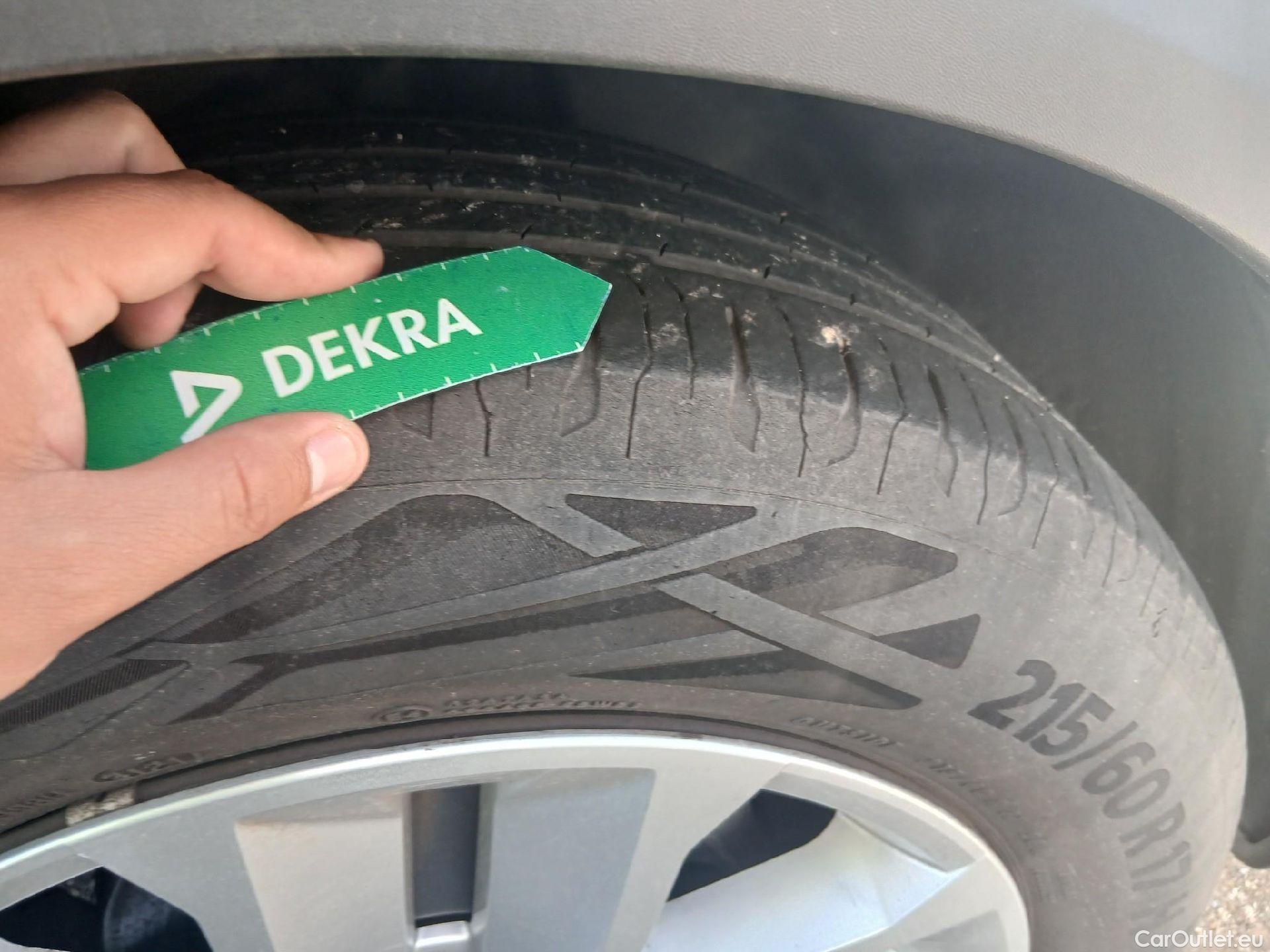  Renault  Captur RENAULT  / 2019 / 5P / todoterreno Intens TCe 90 (AC) #3