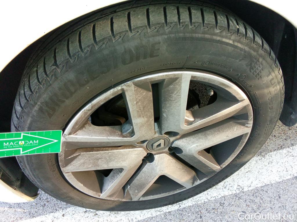  Renault  Clio RENAULT  / 2019 / 5P / berlina con portón Intens TCe 74 kW (100CV) GLP #19