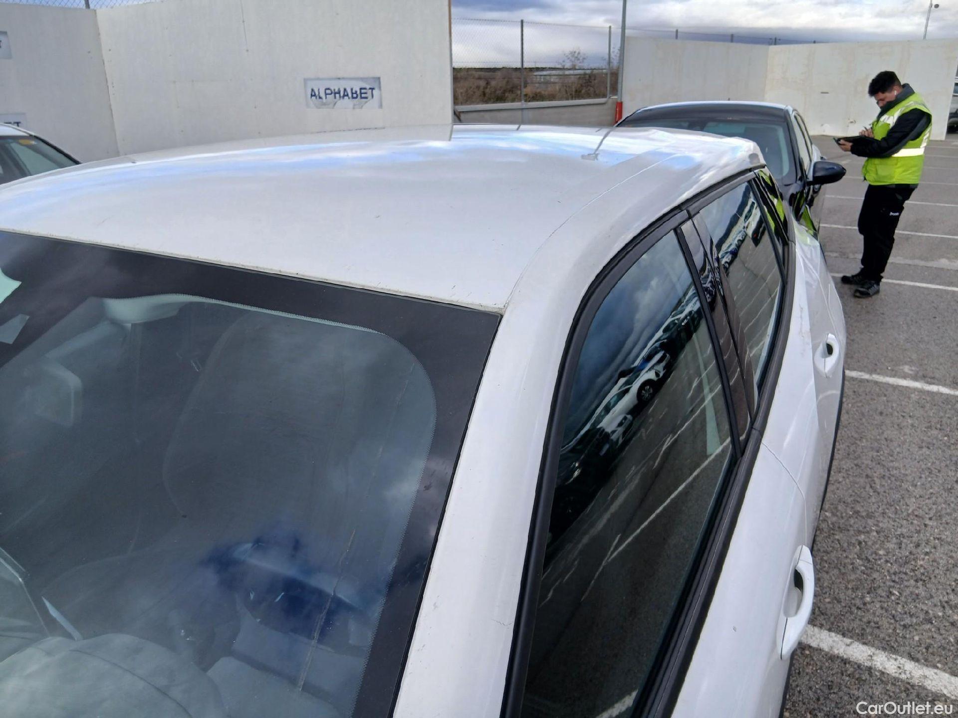  Peugeot  2008 PEUGEOT  / 2019 / 5P / todoterreno Active BlueHDI 81kW (110CV) #12