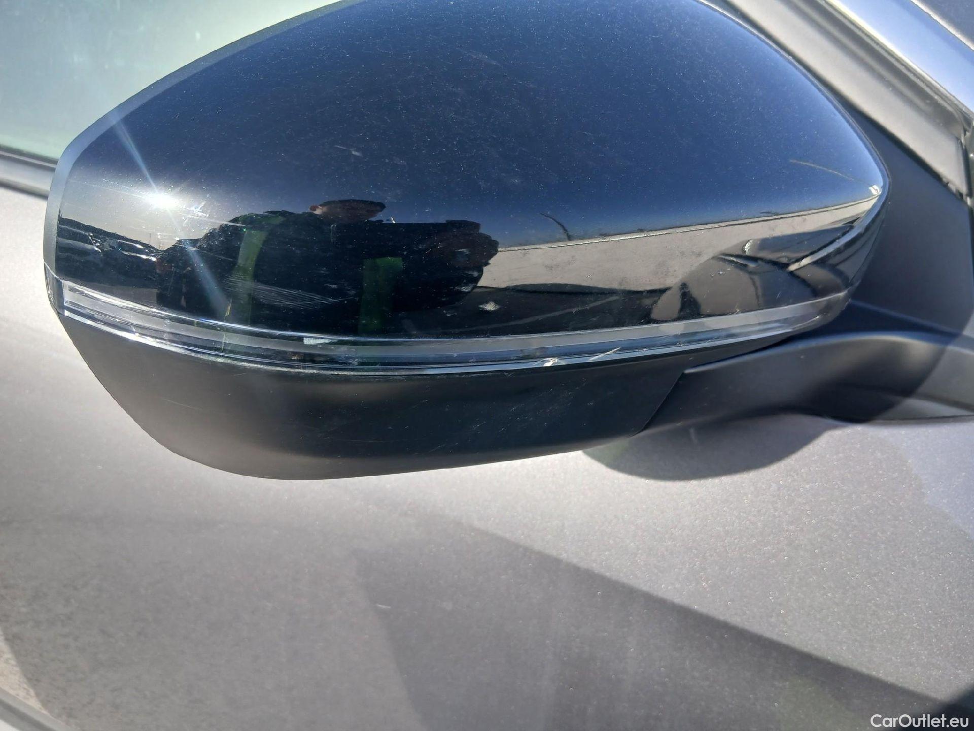  Peugeot  3008 PEUGEOT  / 2020 / 5P / todoterreno 1.5 BlueHDi 96kW (130CV) S&S Active Pack #39