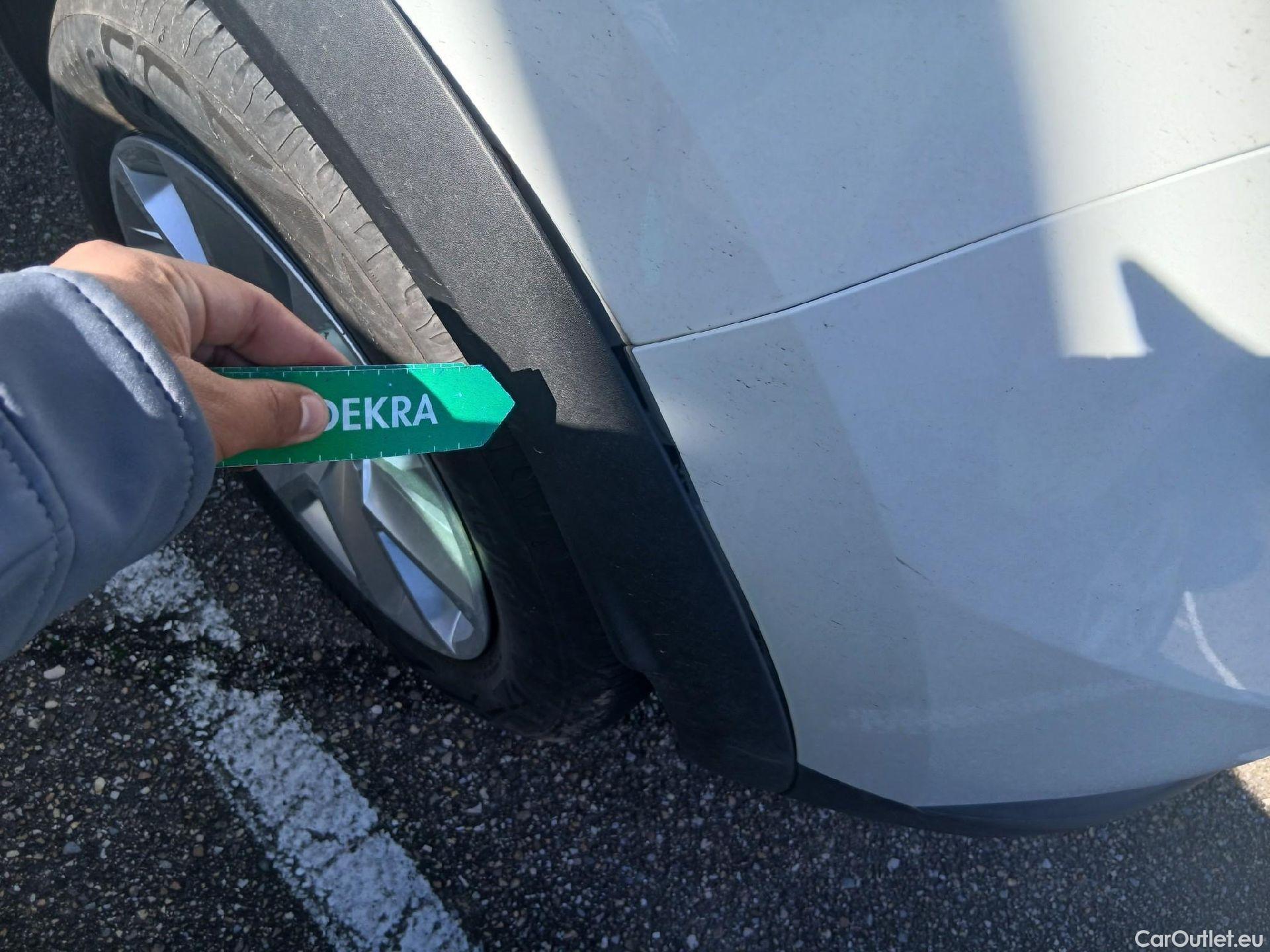  Renault  Captur RENAULT  / 2019 / 5P / todoterreno Intens TCe 90 (AC) #17