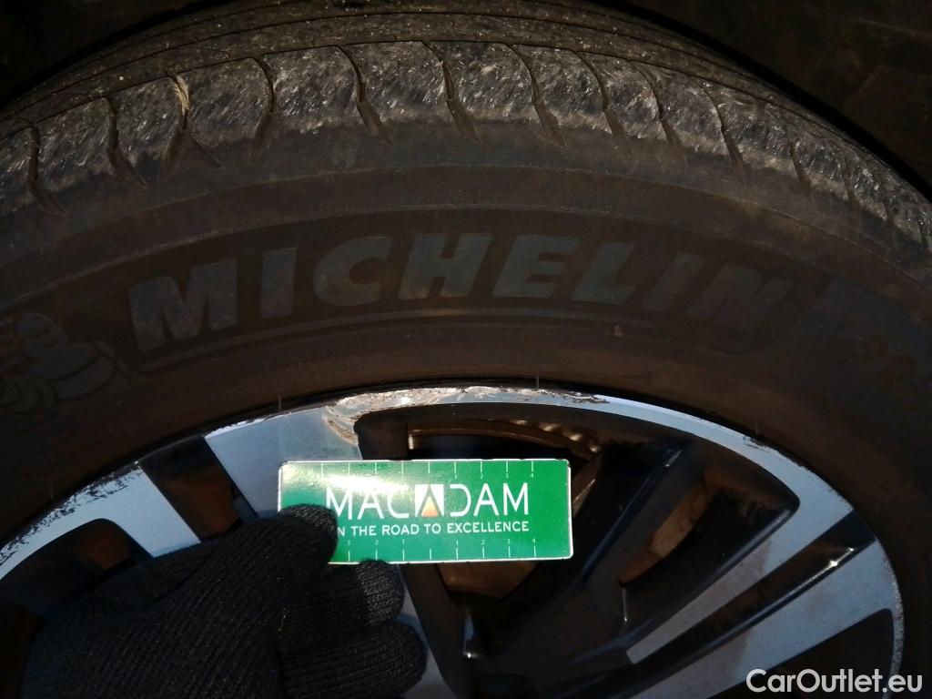  Peugeot  3008 PEUGEOT  Hybrid / 2016 / 5P / todoterreno 225 e-EAT8 Allure #12