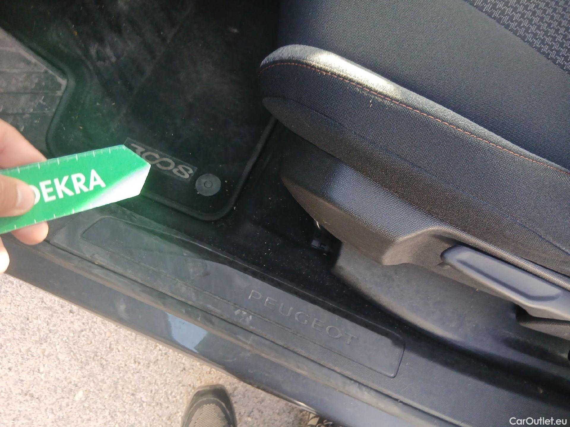  Peugeot  3008 PEUGEOT  / 2020 / 5P / todoterreno 1.5 BlueHDi 96kW (130CV) S&S Active Pack #6