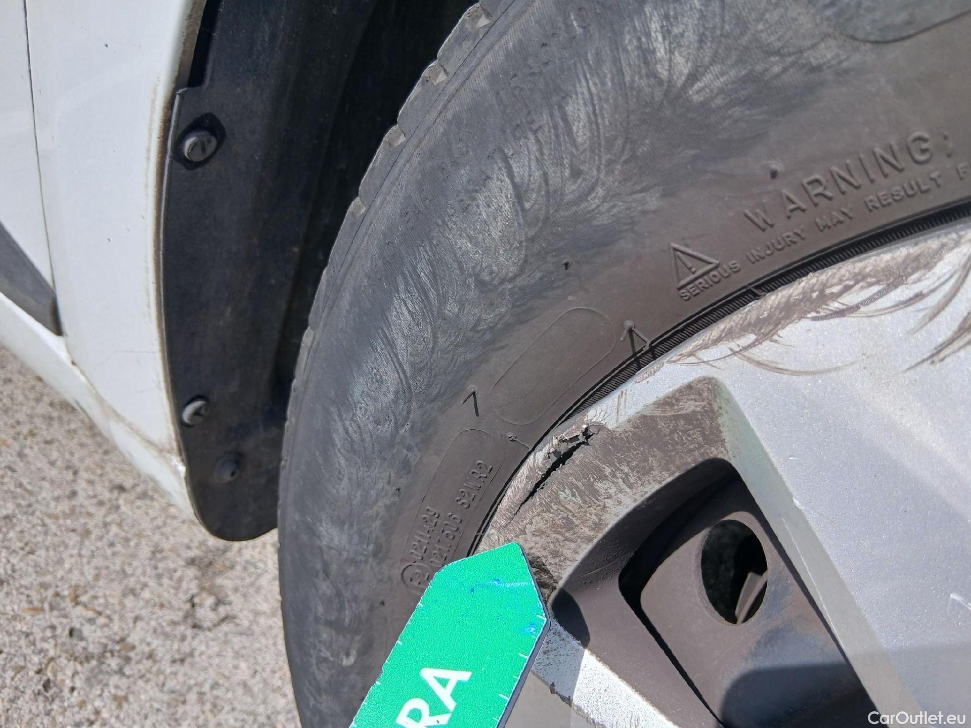  Renault  Clio RENAULT  / 2019 / 5P / berlina con portón Business TCe 74 kW (100CV) GLP #34