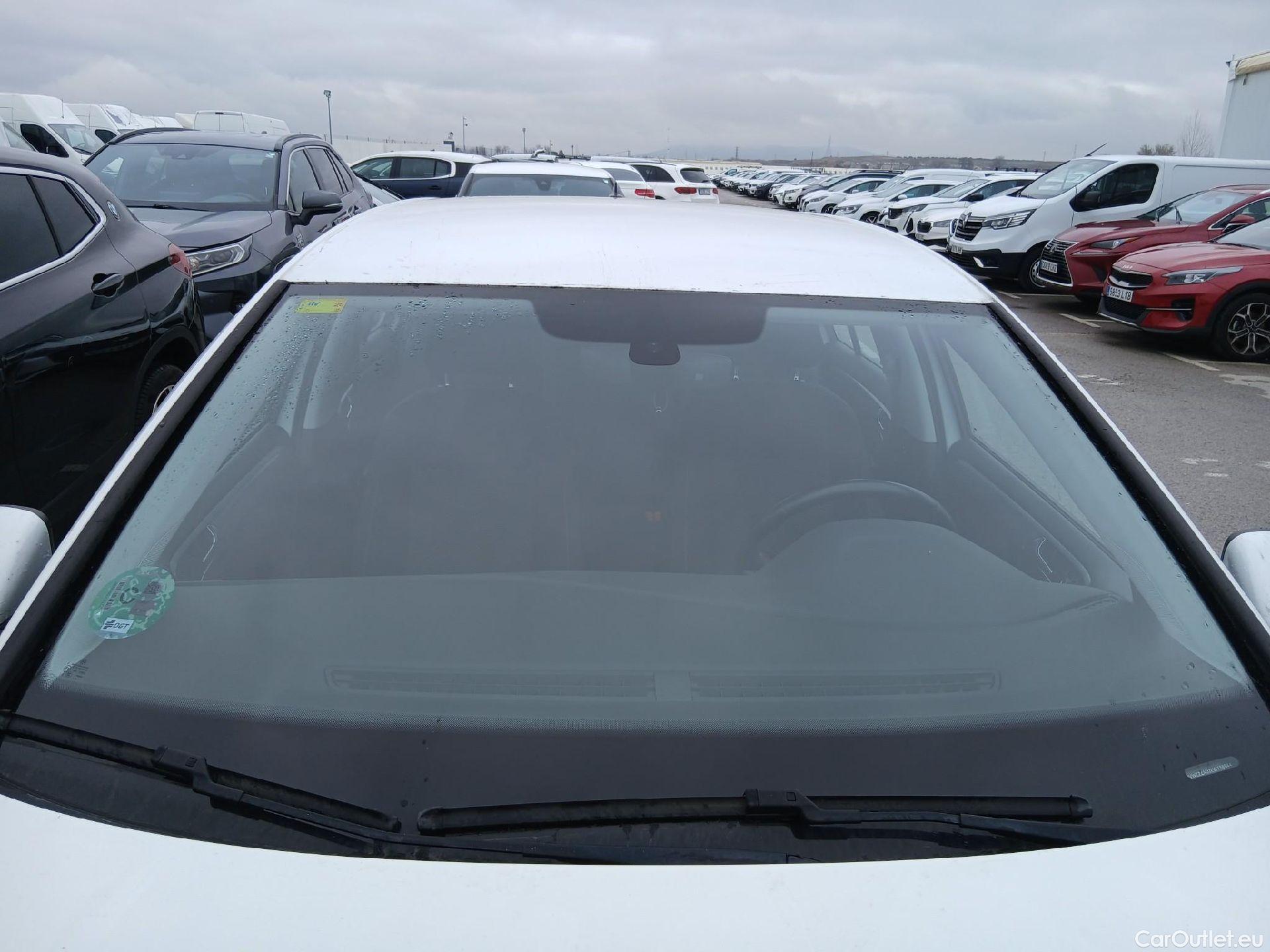  Volkswagen  Golf  VOLKSWAGEN / 2016 / 5P / berlina con portón Last Edition 1.5 TSI EVO 96kW (130CV) #3