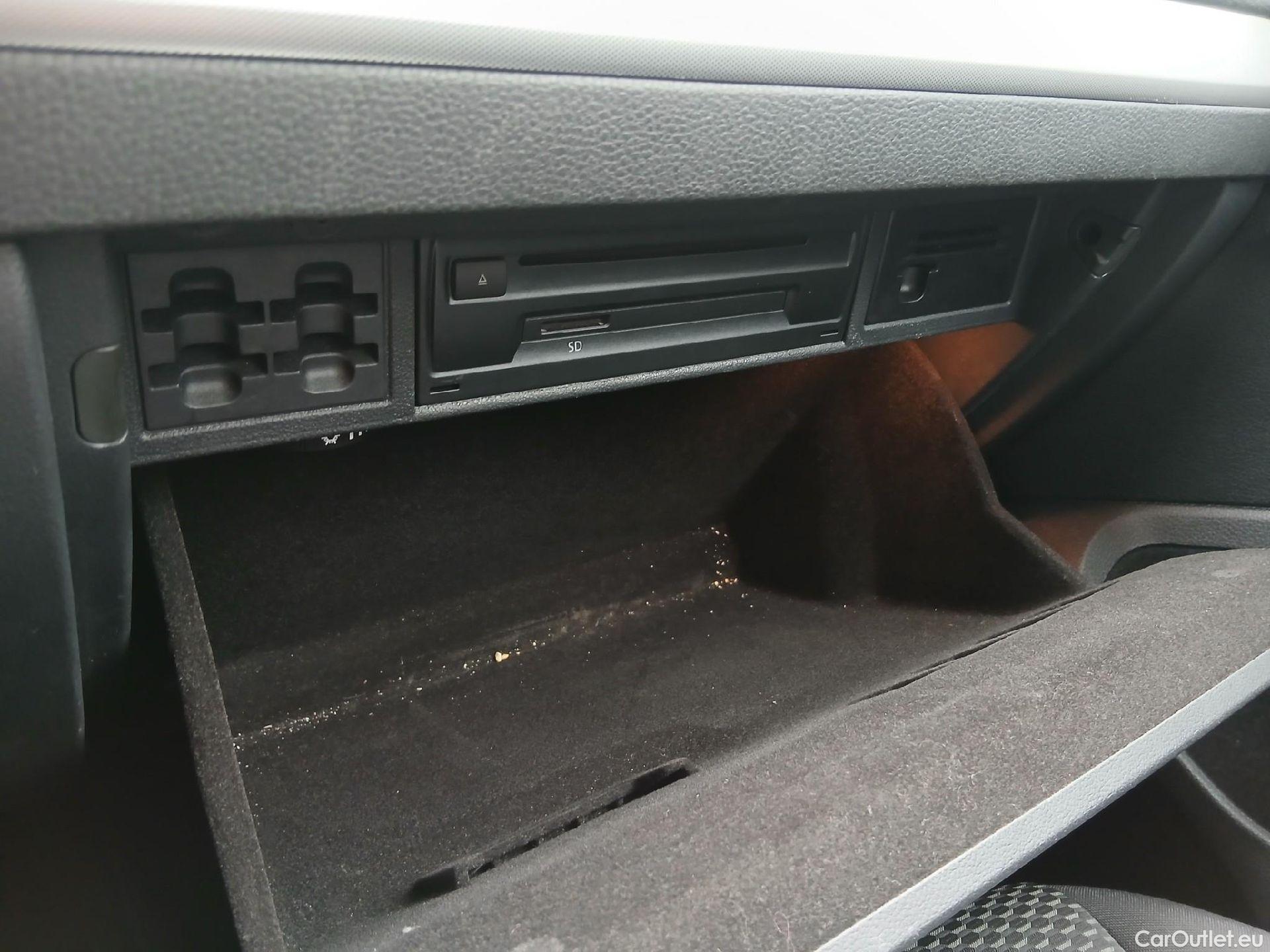  Volkswagen  Golf  VOLKSWAGEN / 2016 / 5P / berlina con portón Last Edition 1.5 TSI EVO 96kW (130CV) #2