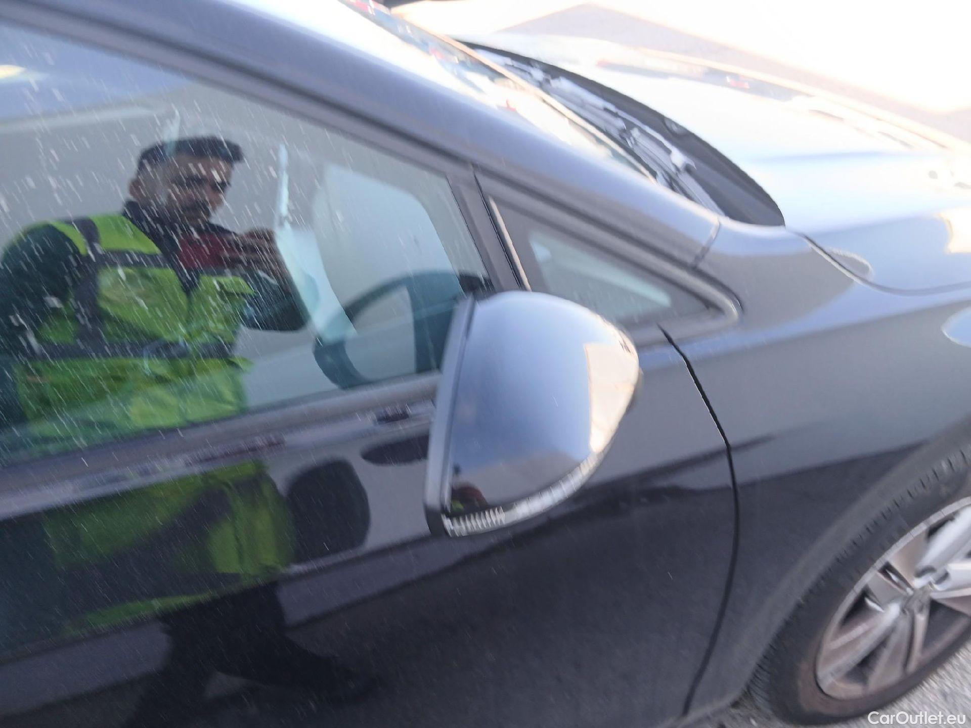  Volkswagen  Golf  VOLKSWAGEN / 2020 / 5P / berlina con portón Life 2.0 TDI 85kW (115CV) DSG #22