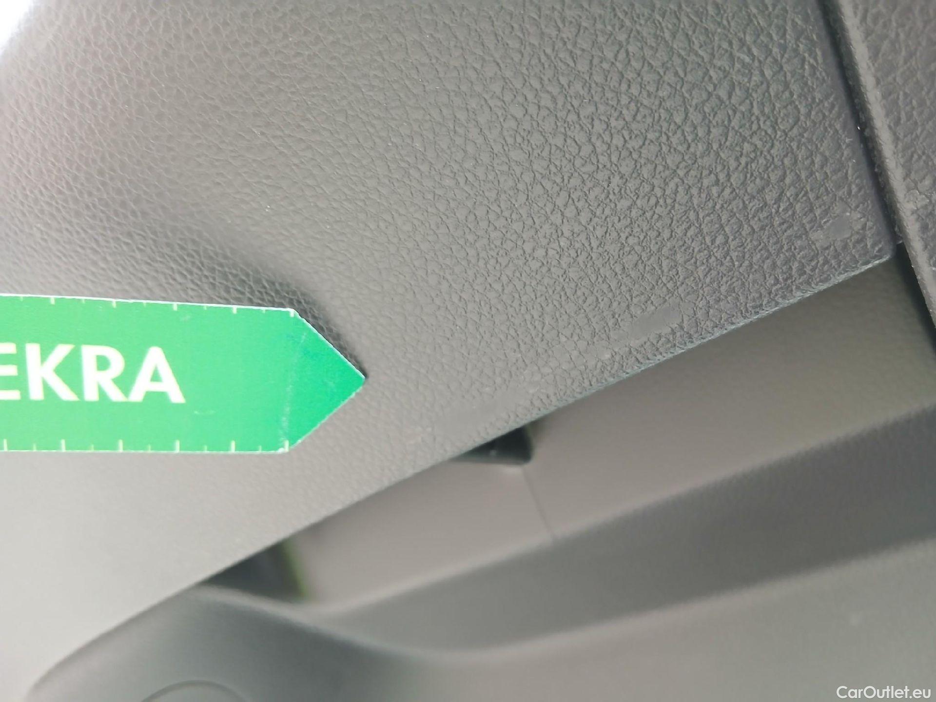  Volkswagen  Golf  VOLKSWAGEN / 2016 / 5P / berlina con portón Last Edition 1.5 TSI EVO 96kW (130CV) #10