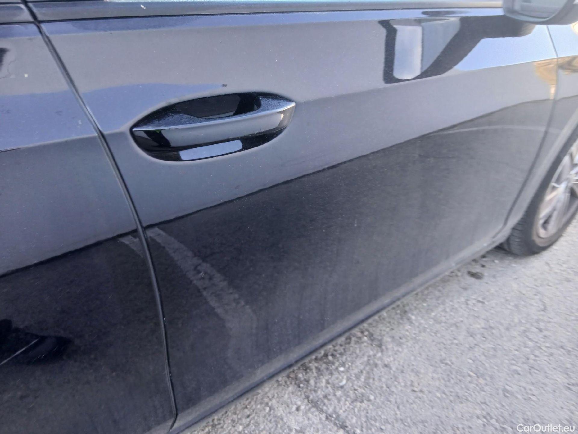  Volkswagen  Golf  VOLKSWAGEN / 2020 / 5P / berlina con portón Life 2.0 TDI 85kW (115CV) DSG #20