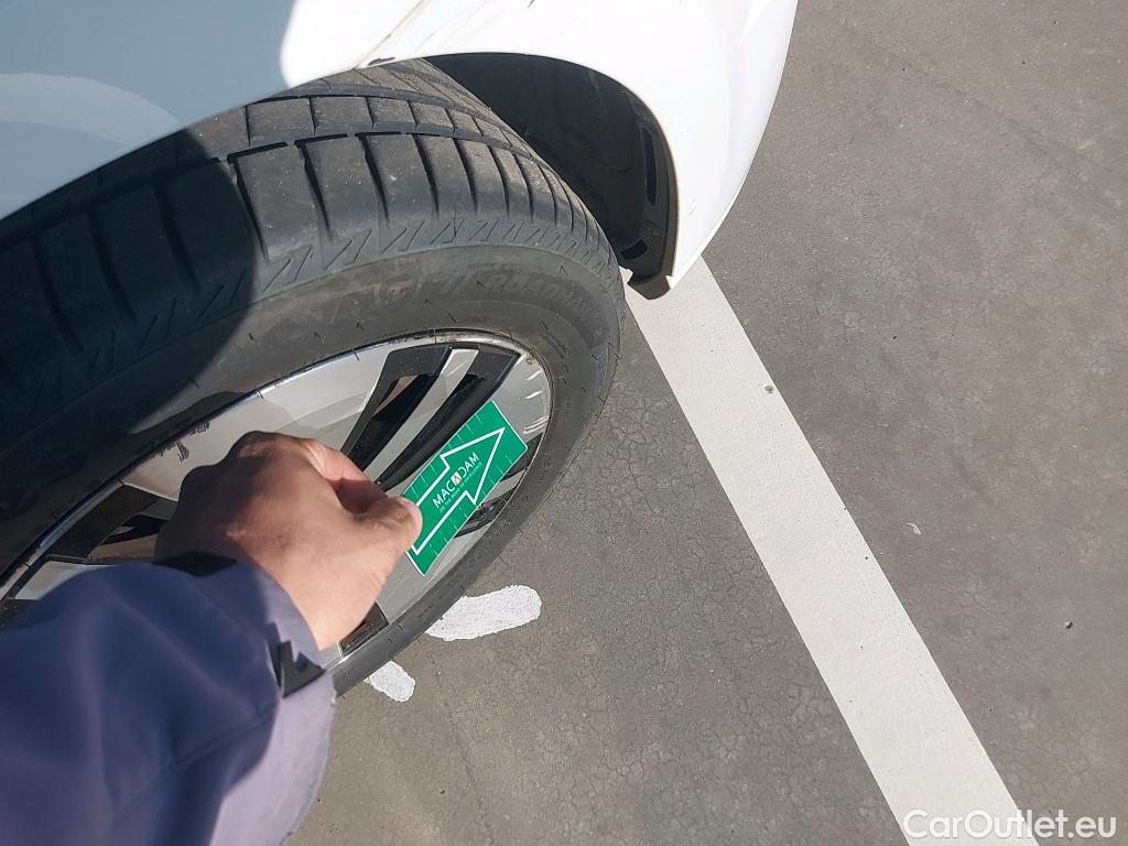  Volkswagen  Golf  VOLKSWAGEN / 2016 / 5P / berlina con portón e-ePower 110 kW (136CV) #6