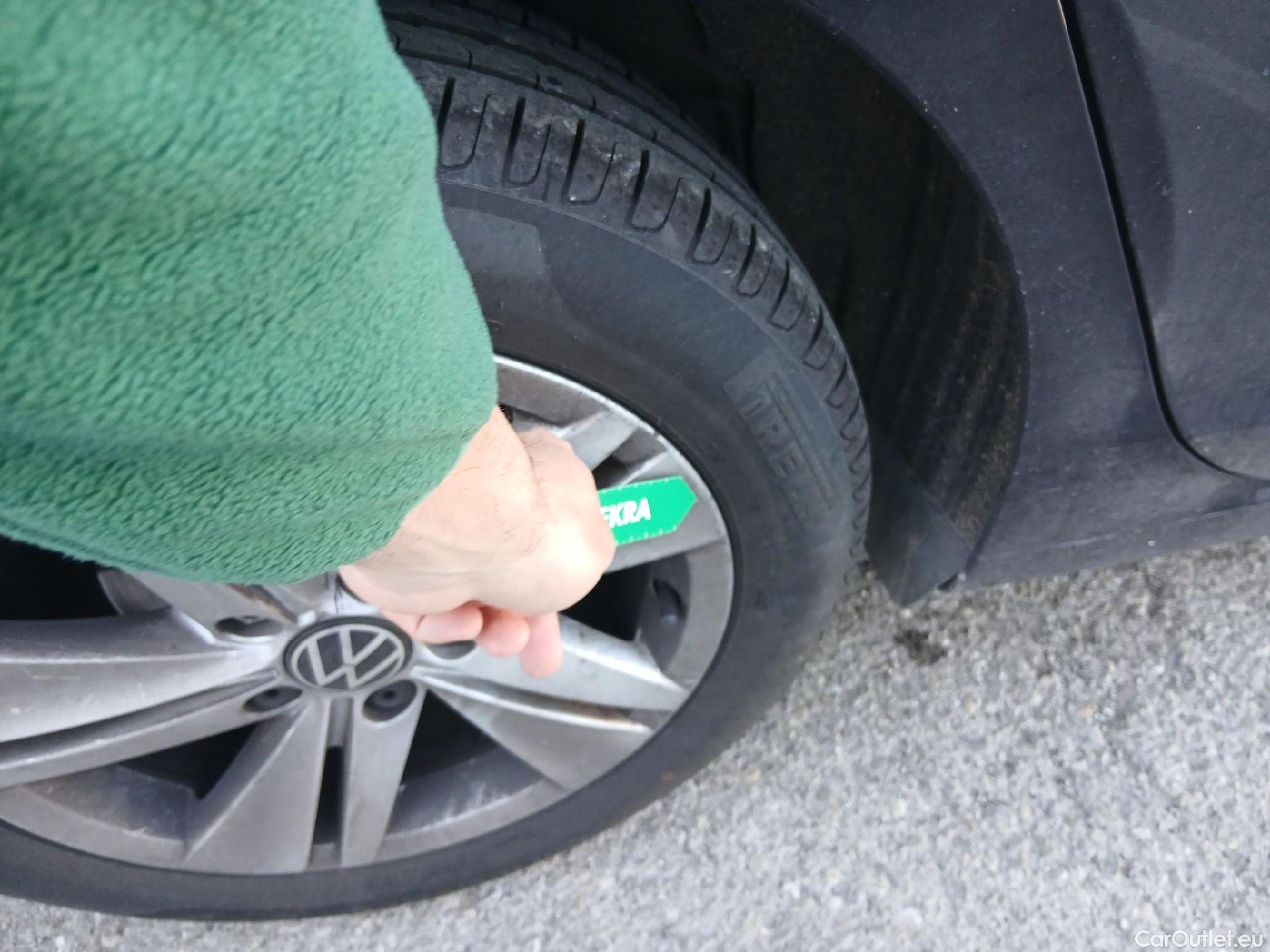  Volkswagen  Golf  VOLKSWAGEN / 2020 / 5P / berlina con portón Life 2.0 TDI 85kW (115CV) DSG #16