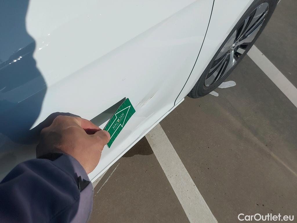  Volkswagen  Golf  VOLKSWAGEN / 2016 / 5P / berlina con portón e-ePower 110 kW (136CV) #4