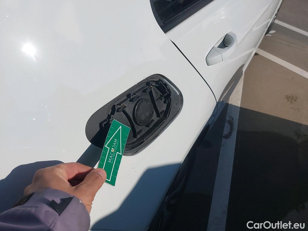  Volkswagen  Golf  VOLKSWAGEN / 2016 / 5P / berlina con portón e-ePower 110 kW (136CV) #12