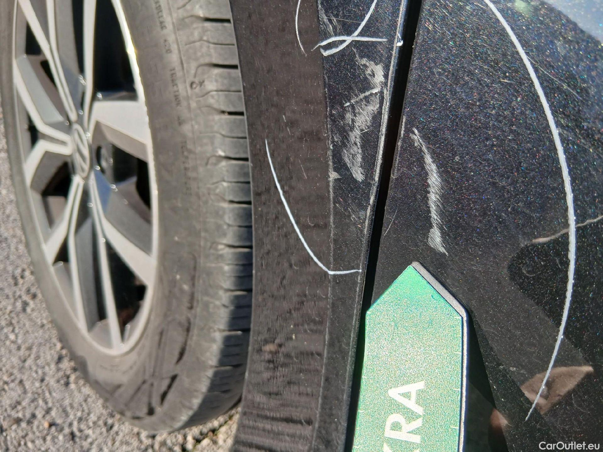  Volkswagen  Passat VOLKSWAGEN  / 2019 / 5P / familiar Variant Executive 2.0 TDI 110kW DSG #43