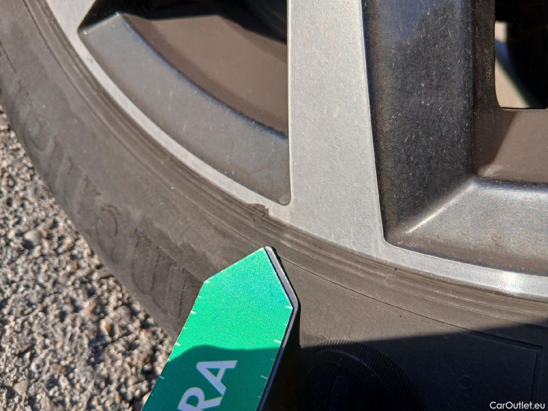  Volkswagen  Passat VOLKSWAGEN  / 2019 / 5P / familiar Variant Executive 2.0 TDI 110kW DSG #40