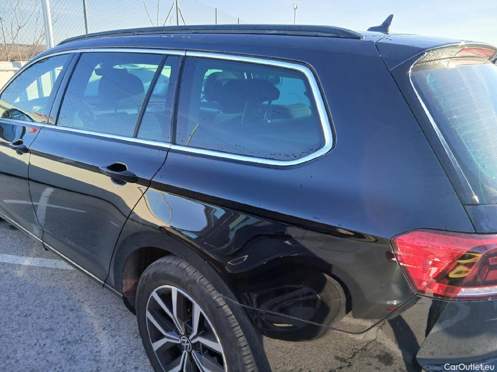  Volkswagen  Passat VOLKSWAGEN  / 2019 / 5P / familiar Variant Executive 2.0 TDI 110kW DSG #23