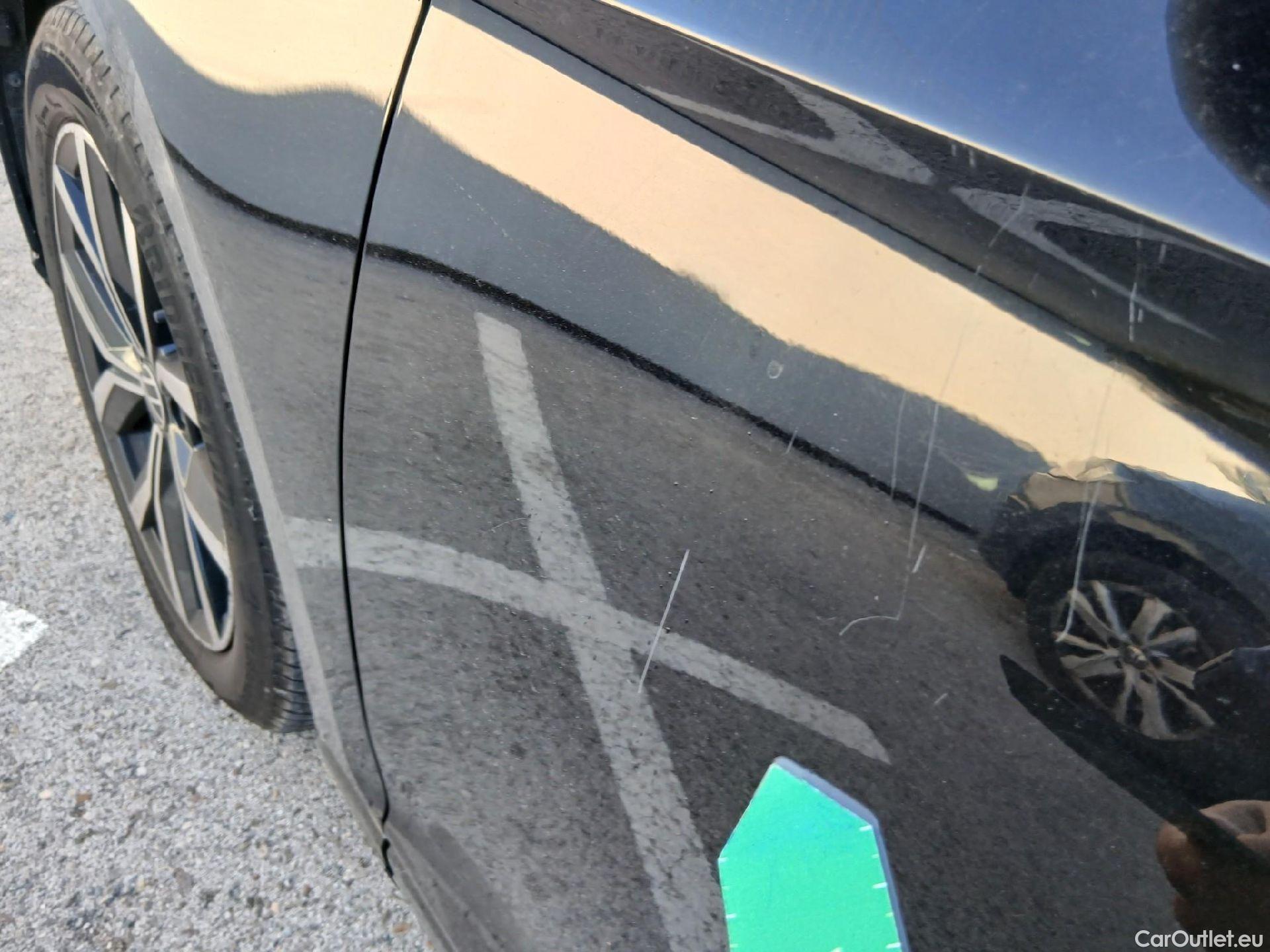  Volkswagen  Passat VOLKSWAGEN  / 2019 / 5P / familiar Variant Executive 2.0 TDI 110kW DSG #19