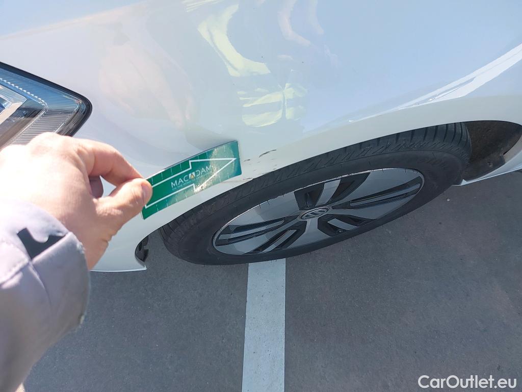  Volkswagen  Golf  VOLKSWAGEN / 2016 / 5P / berlina con portón e-ePower 110 kW (136CV) #14