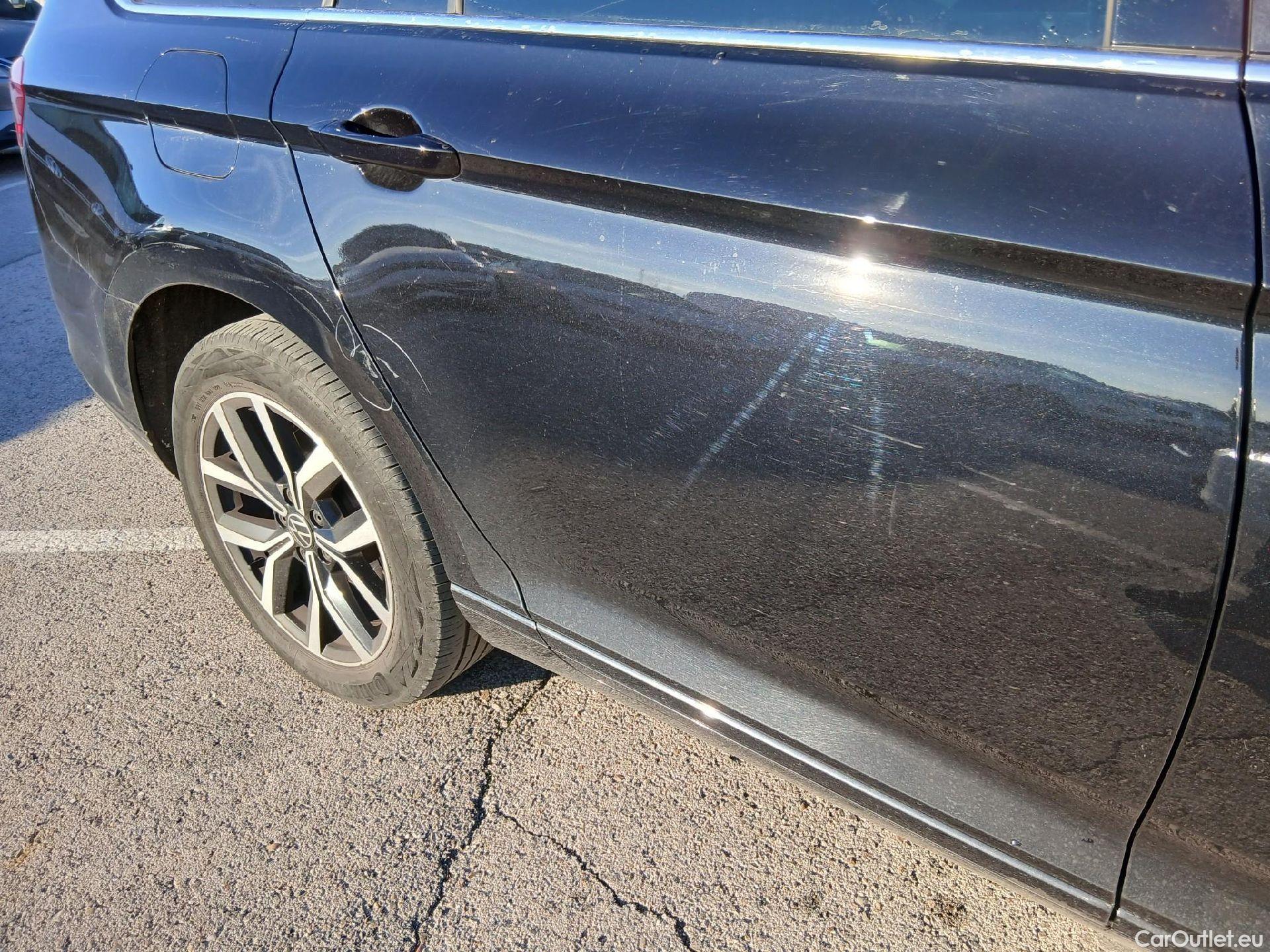  Volkswagen  Passat VOLKSWAGEN  / 2019 / 5P / familiar Variant Executive 2.0 TDI 110kW DSG #44