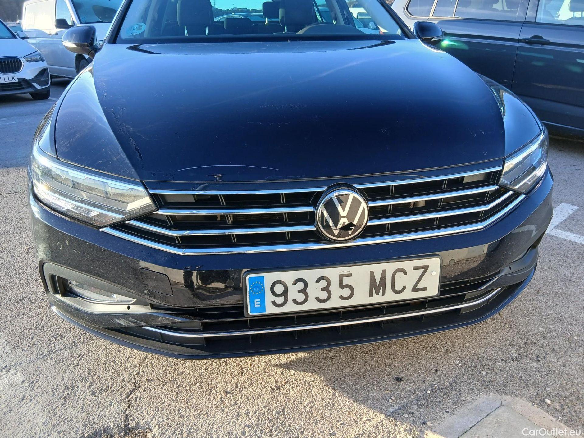  Volkswagen  Passat VOLKSWAGEN  / 2019 / 5P / familiar Variant Executive 2.0 TDI 110kW DSG #6