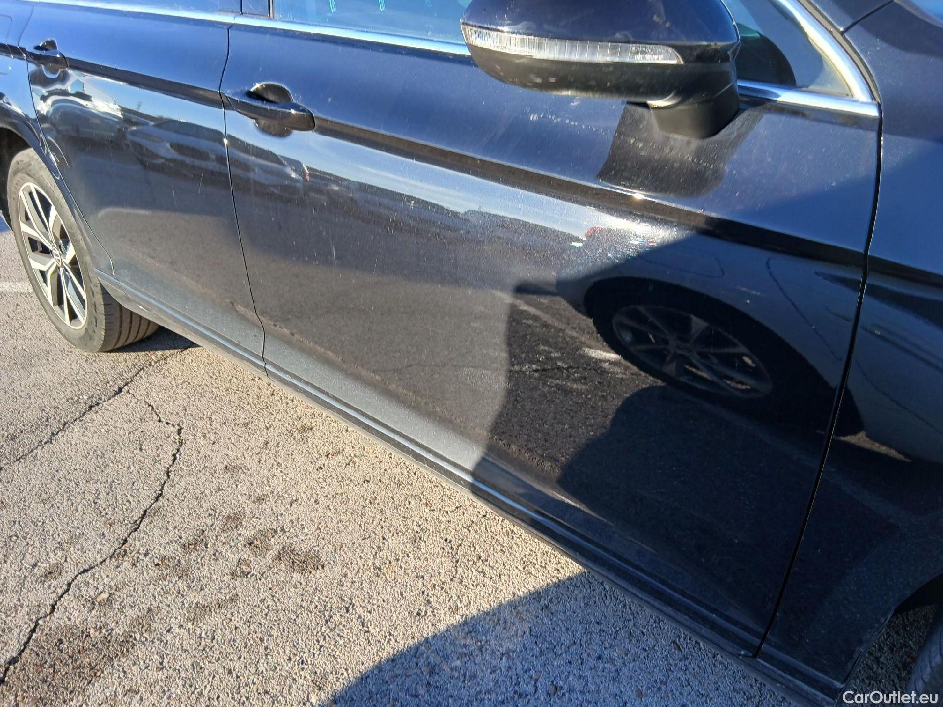  Volkswagen  Passat VOLKSWAGEN  / 2019 / 5P / familiar Variant Executive 2.0 TDI 110kW DSG #47