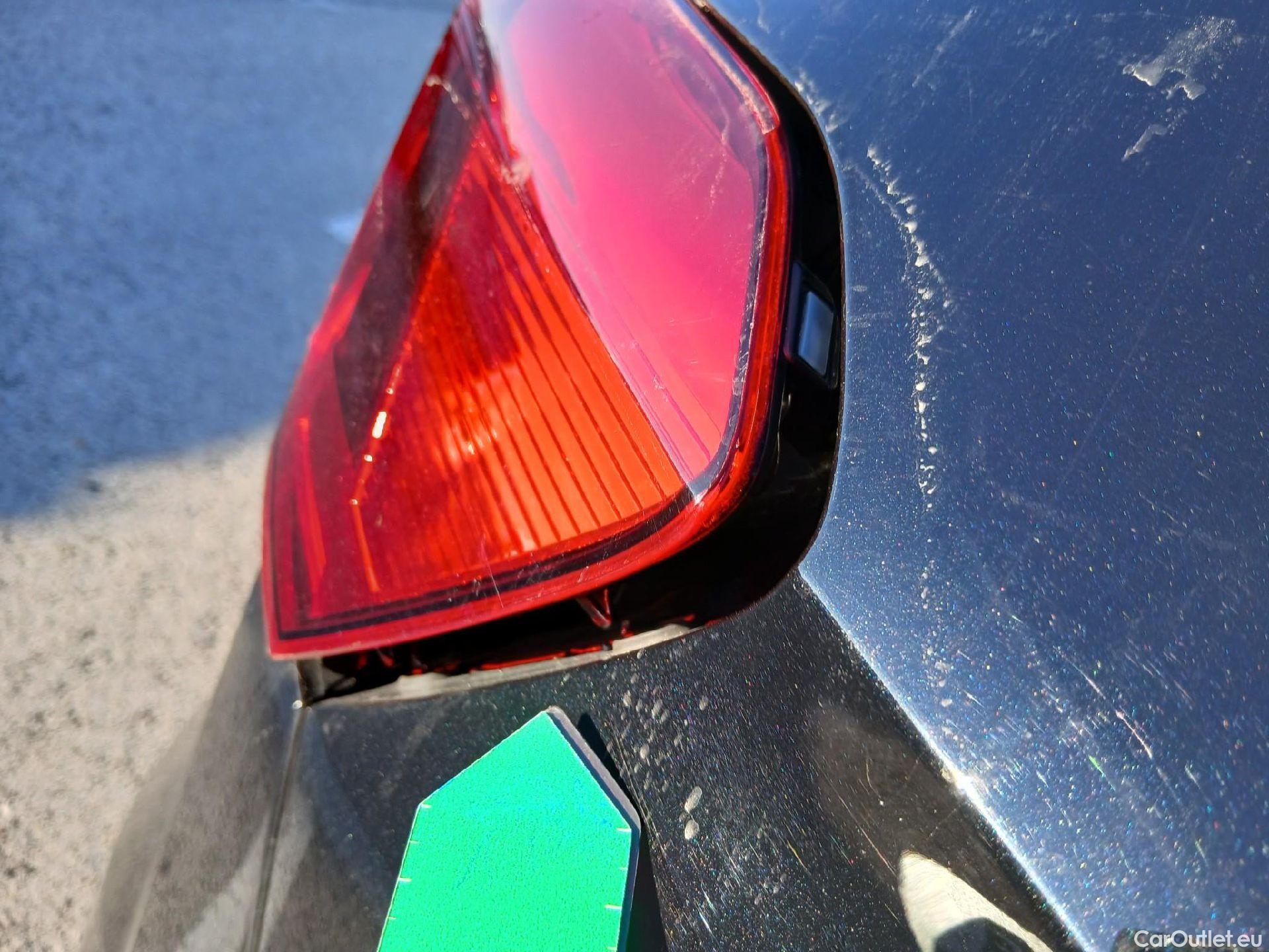  Volkswagen  Passat VOLKSWAGEN  / 2019 / 5P / familiar Variant Executive 2.0 TDI 110kW DSG #35