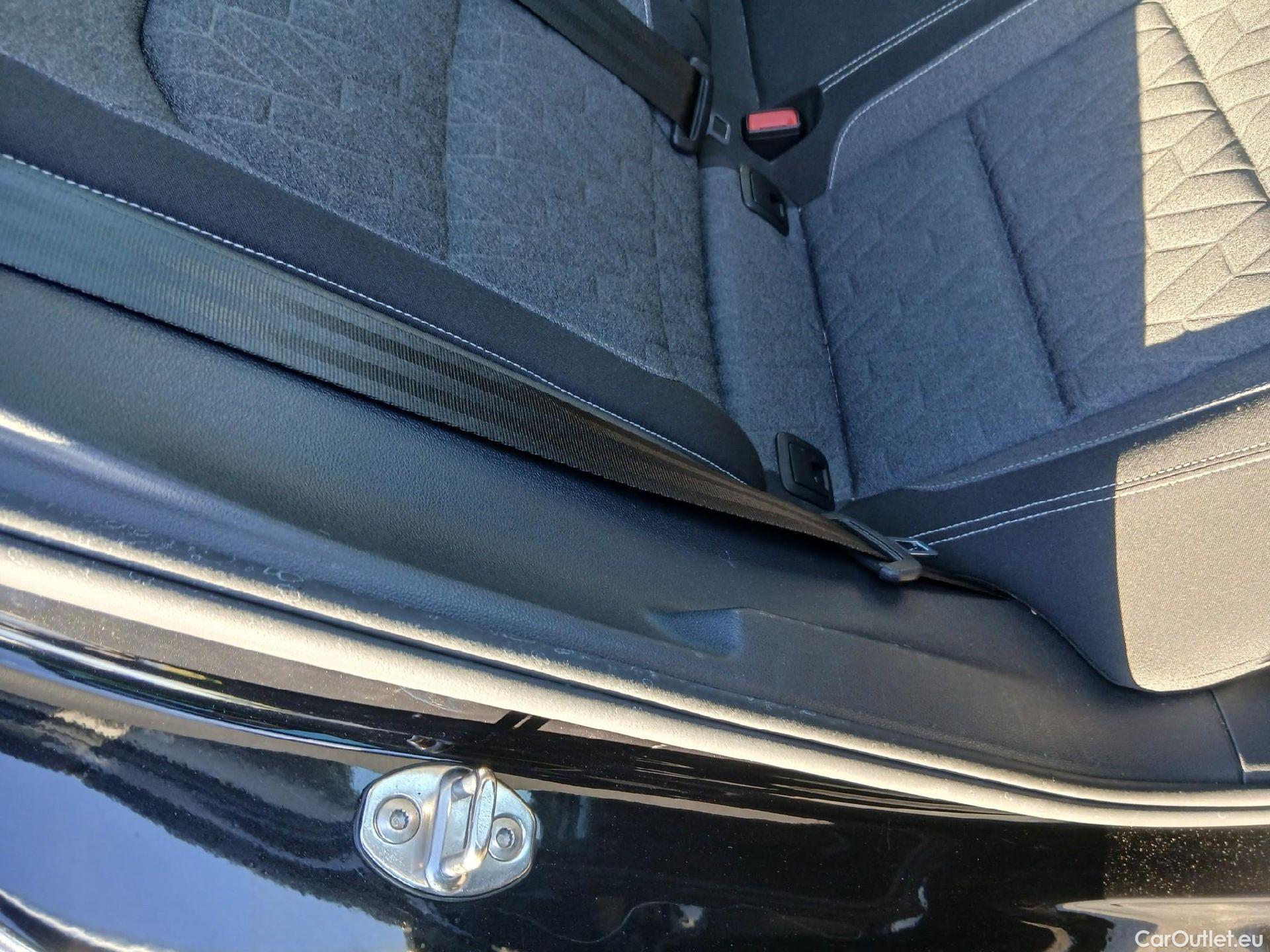  Volkswagen  Passat VOLKSWAGEN  / 2019 / 5P / familiar Variant Executive 2.0 TDI 110kW DSG #45