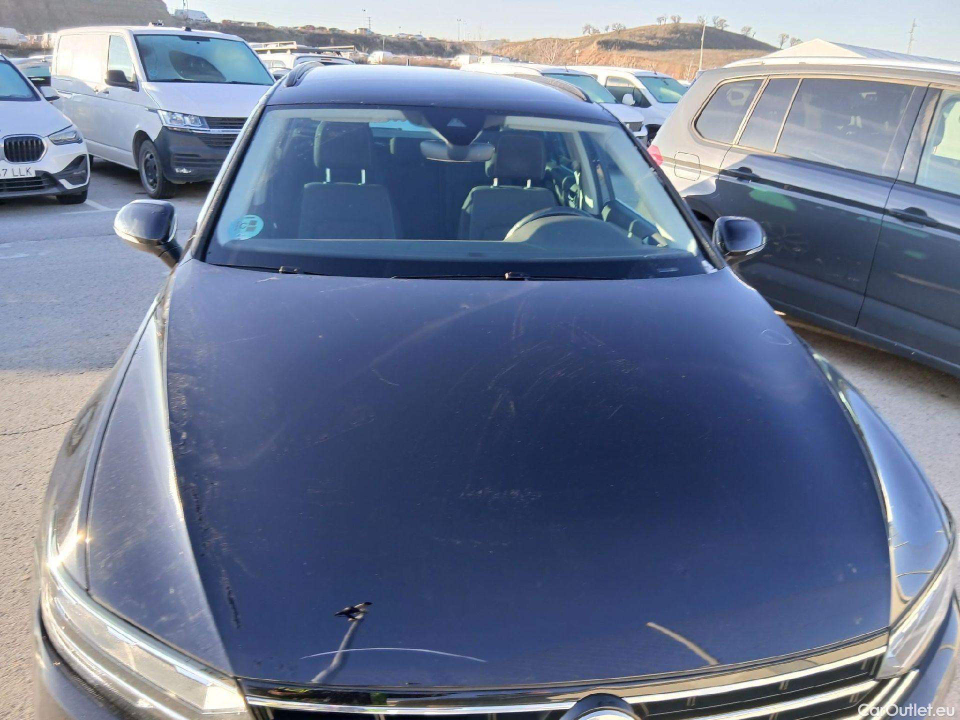  Volkswagen  Passat VOLKSWAGEN  / 2019 / 5P / familiar Variant Executive 2.0 TDI 110kW DSG #4