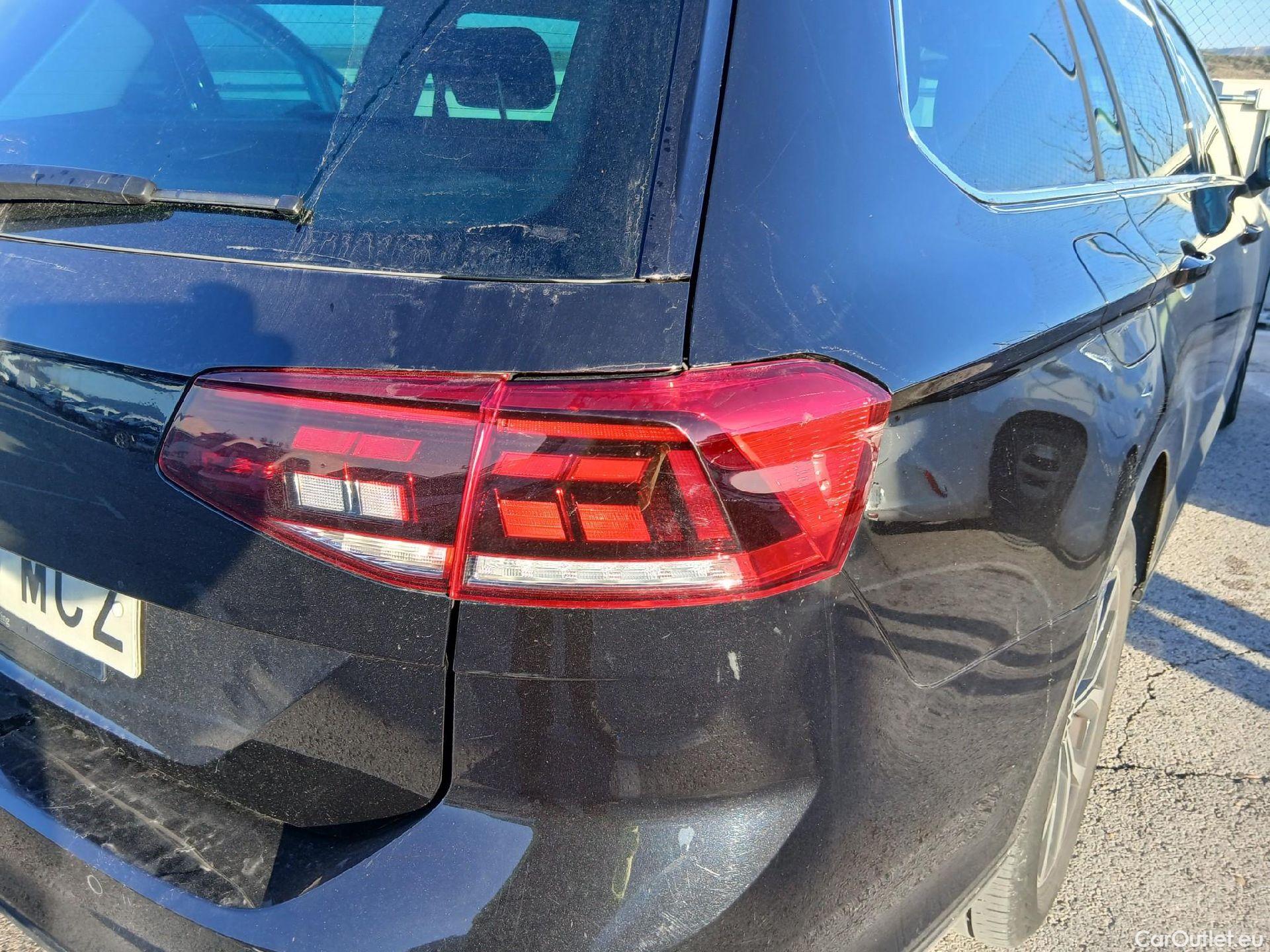  Volkswagen  Passat VOLKSWAGEN  / 2019 / 5P / familiar Variant Executive 2.0 TDI 110kW DSG #36