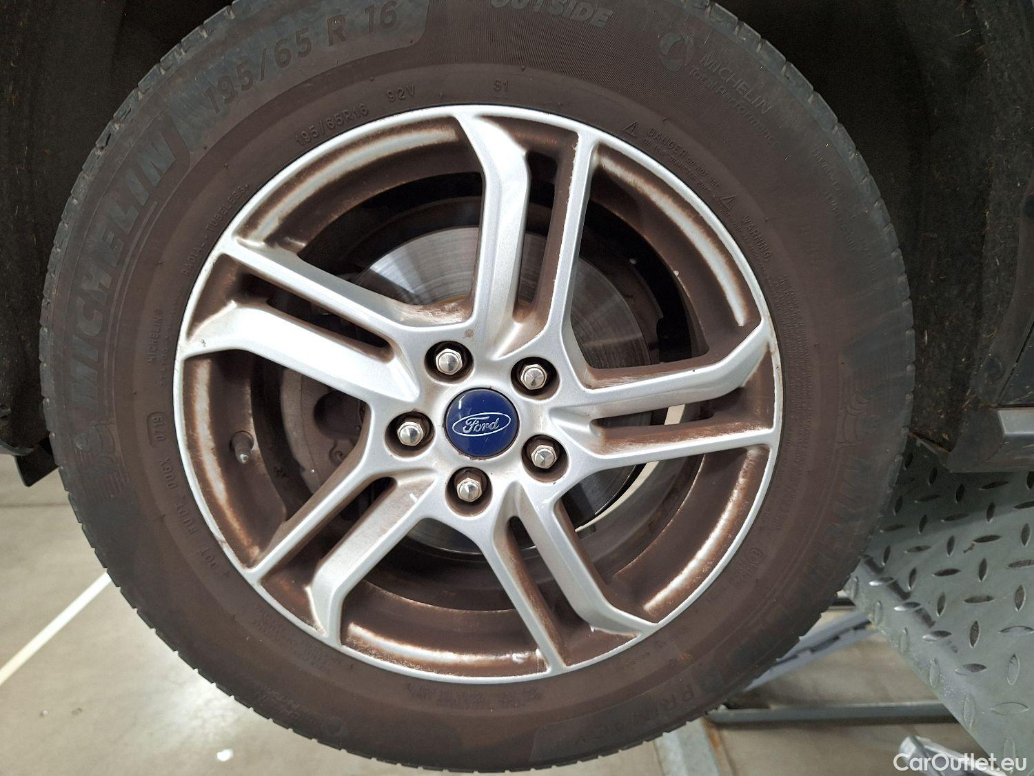  Ford  Focus Ford,  '18, Ford  1.0i EcoB. 74kW Trend Ed. Business 5d #5