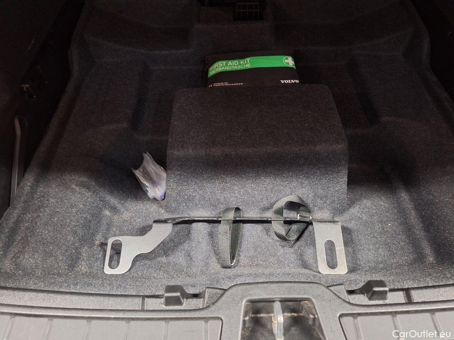  Volvo  XC 40 Volvo, XC40 '17, Volvo XC40 T4 Recharge Geartronic R-Design 5d #1