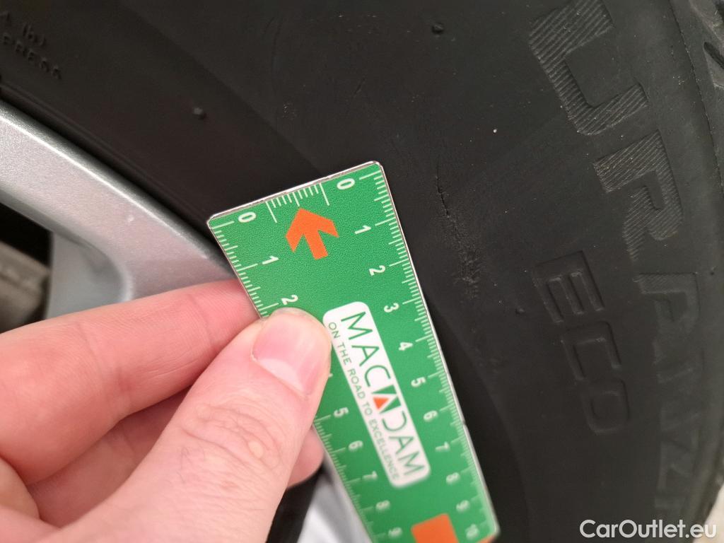  Ford  Kuga FORD  / 2019 / 5P / SUV 2.5 190 hybrid Flexifuel Pshift Titanium #9