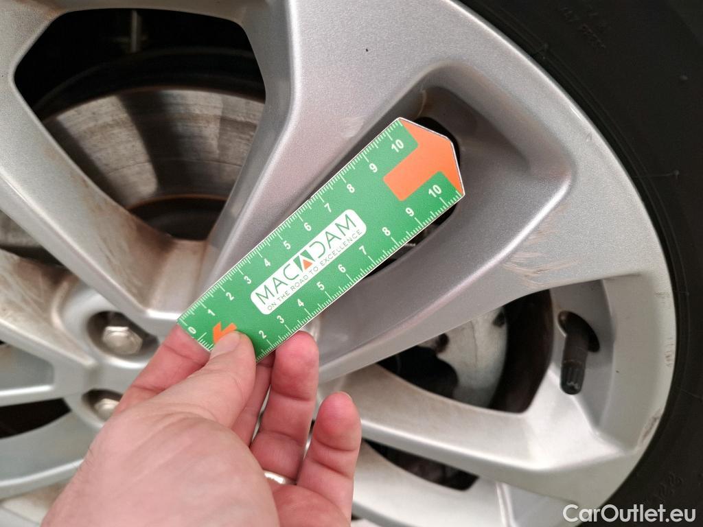  Ford  Kuga FORD  / 2019 / 5P / SUV 2.5 190 hybrid Flexifuel Pshift Titanium #17