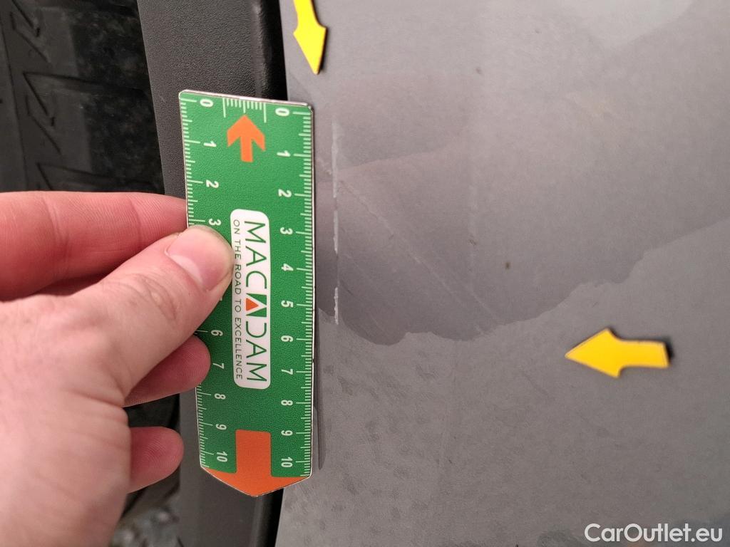  Ford  Kuga FORD  / 2019 / 5P / SUV 2.5 190 hybrid Flexifuel Pshift Titanium #3