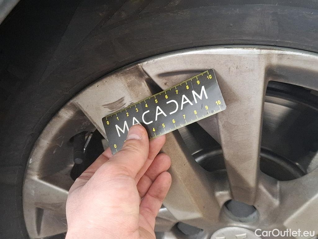  Peugeot  3008  Active Pack 1.5 HDi 130CV BVA8 E6d #16