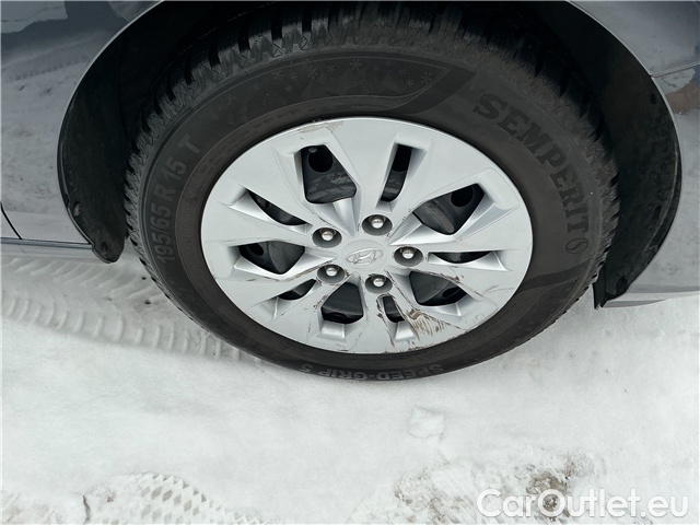  Hyundai  i30  1.5i CVVT 81 Start Plus #13