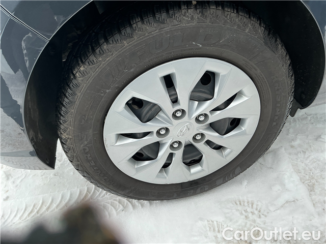  Hyundai  i30  1.5i CVVT 81 Start Plus #10