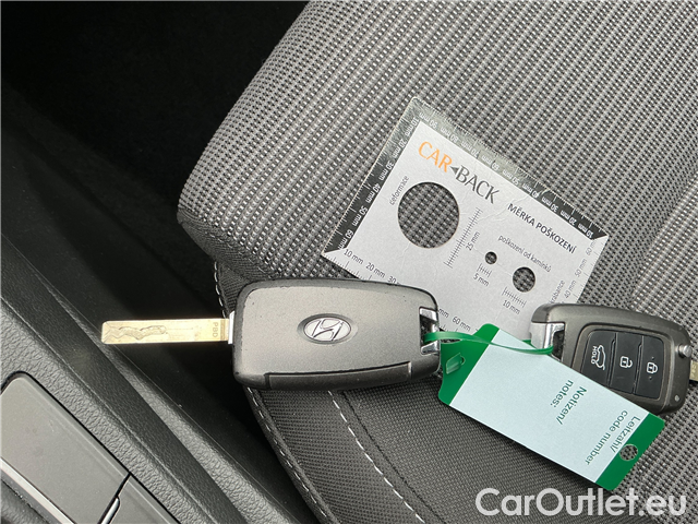  Hyundai  i30  1.5i CVVT 81 Start Plus #9