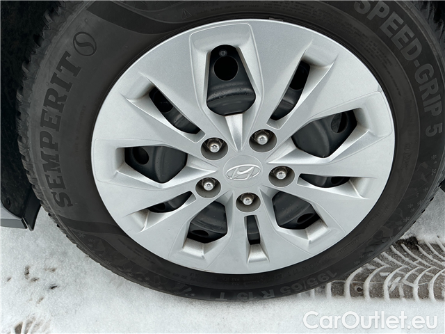  Hyundai  i30  1.5i CVVT 81 Start Plus #8