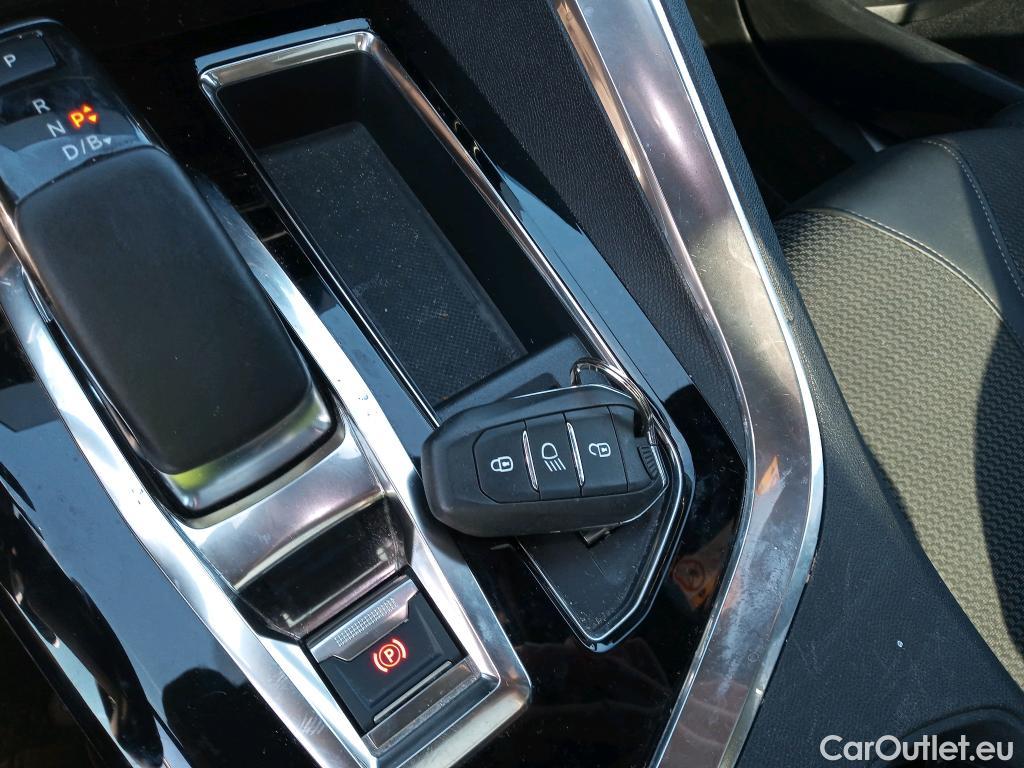  Peugeot  3008 PEUGEOT  Hybrid / 2020 / 5P / todoterreno 225 e-EAT8 GT #1