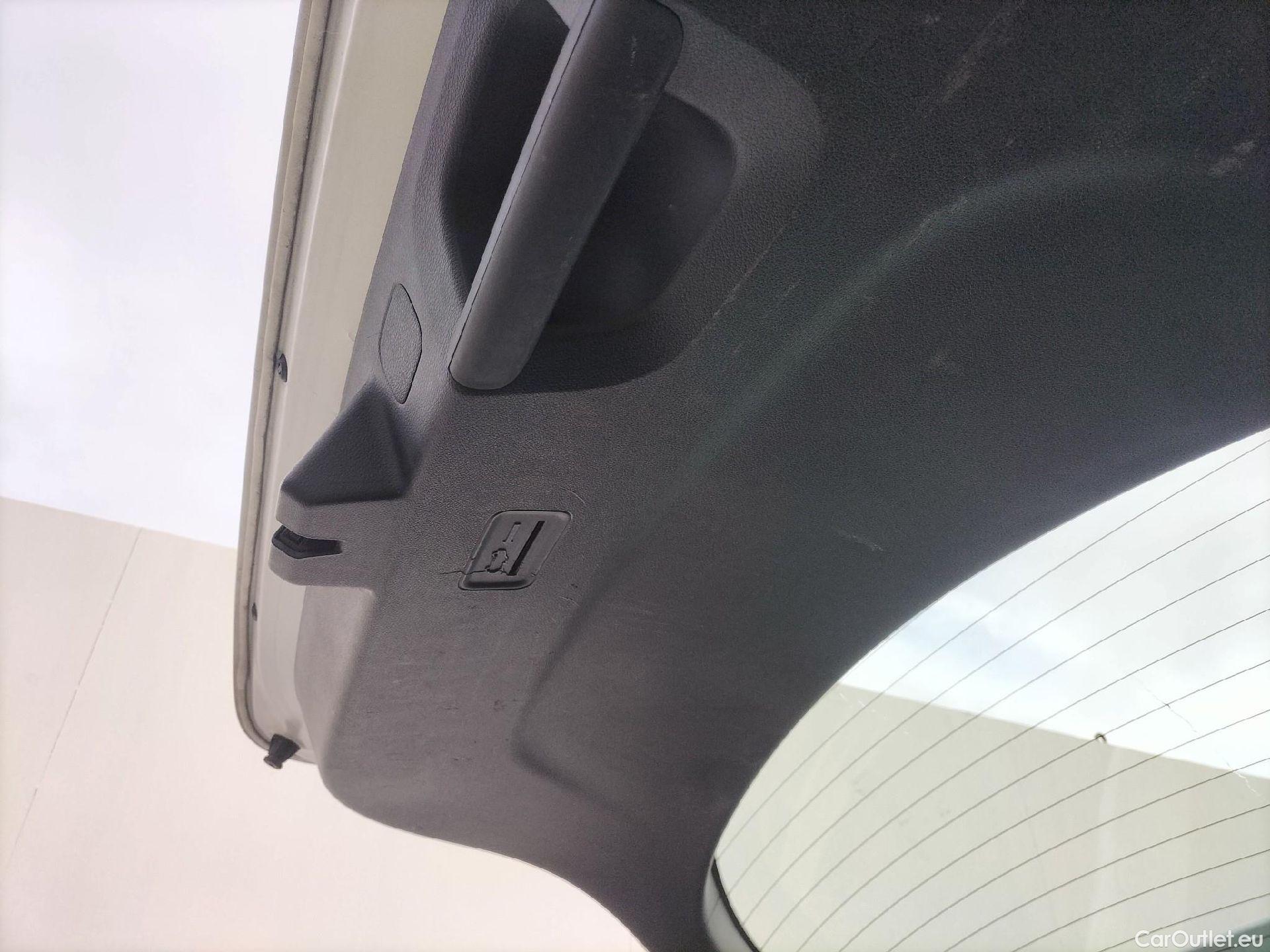  KIA  XCeed KIA  / 2022 / 5P / todoterreno 1.0 T-GDi Drive 88kW (120CV) #28