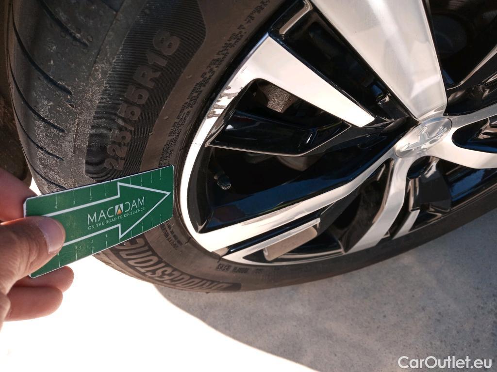  Peugeot  3008 PEUGEOT  Hybrid / 2020 / 5P / todoterreno 225 e-EAT8 GT #11