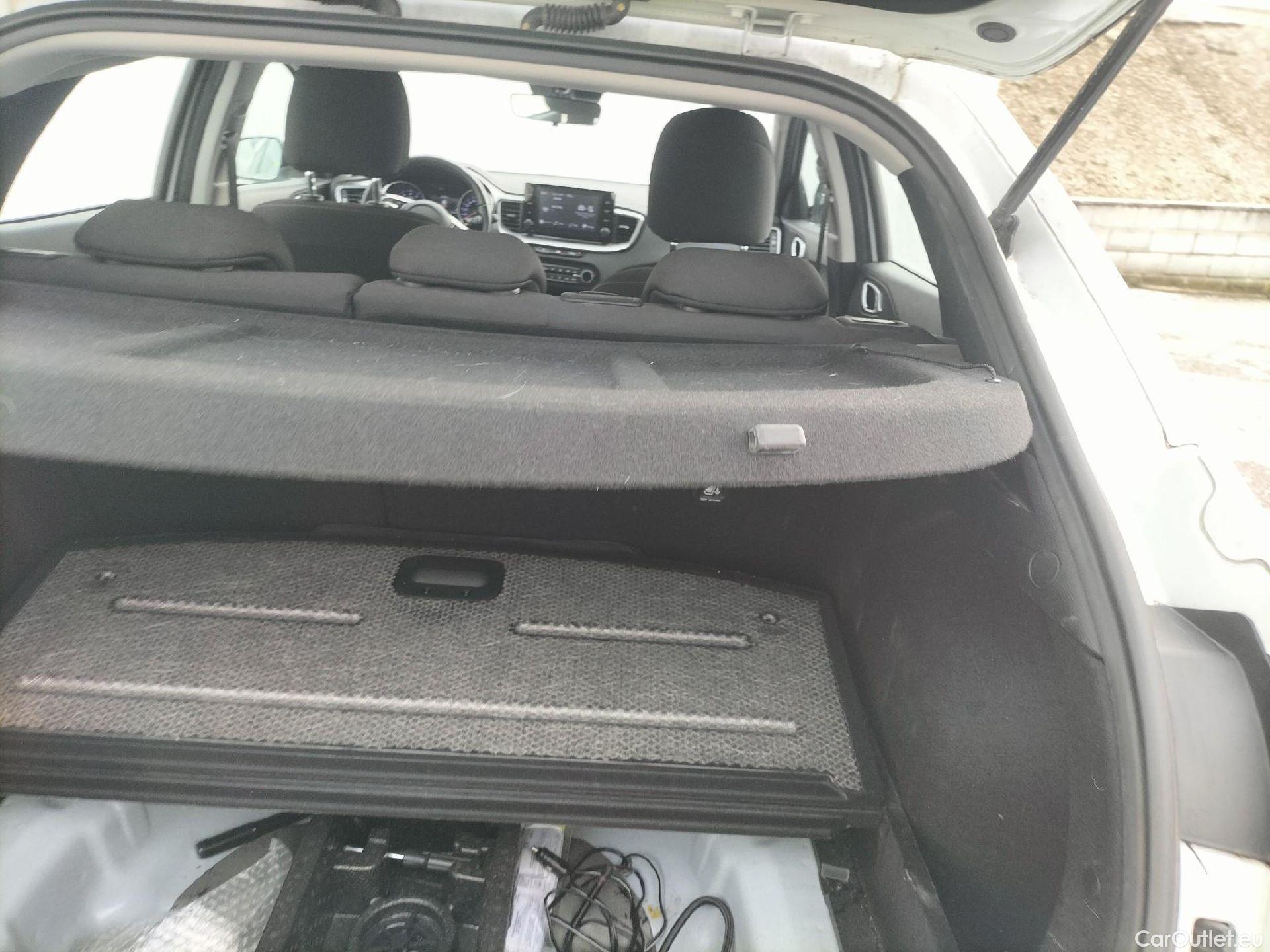  KIA  XCeed KIA  / 2022 / 5P / todoterreno 1.0 T-GDi Drive 88kW (120CV) #23