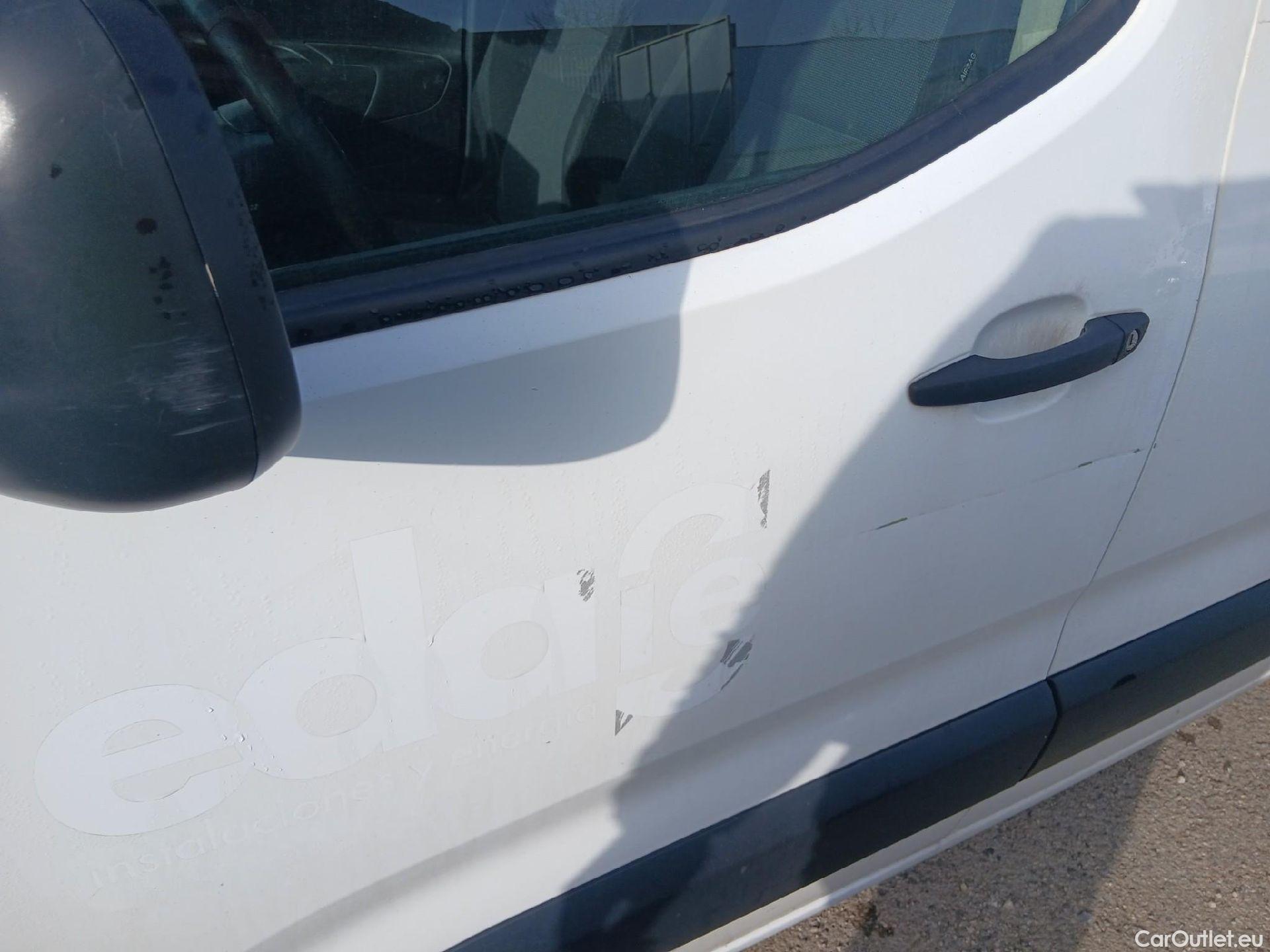  Citroen  Berlingo CITROEN  / 2018 / 4P / combi Talla M BlueHDi 100 LIVE (AC) #11